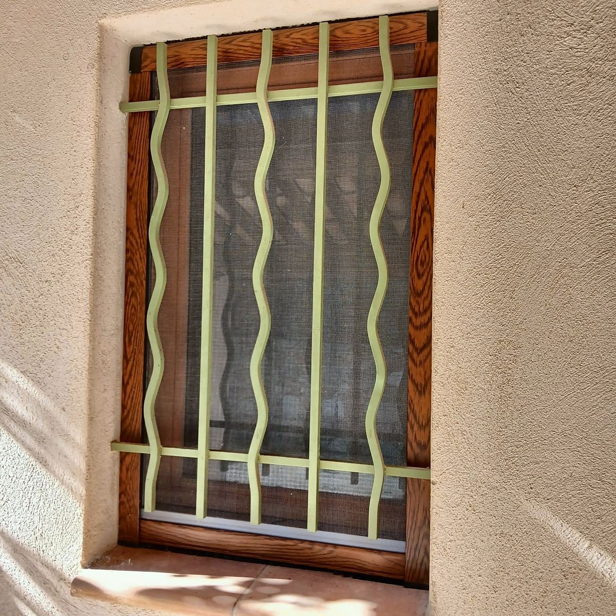 moustiquaire-clic-clac-faux-bois-grille-provencale-fayence.jpg