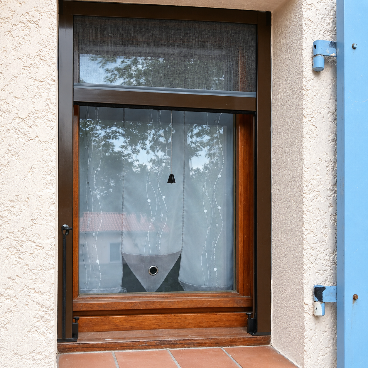 Moustiquaire verticale marron réalisation Tourrettes