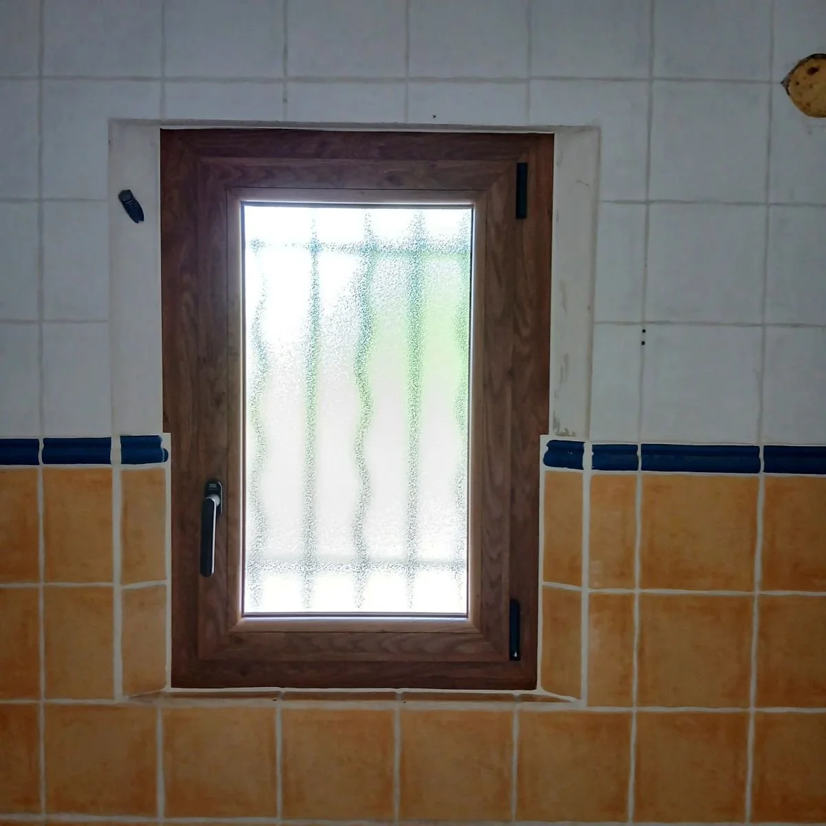 fenetre-pvc-winchester-salle-de-bain-fayence.jpg