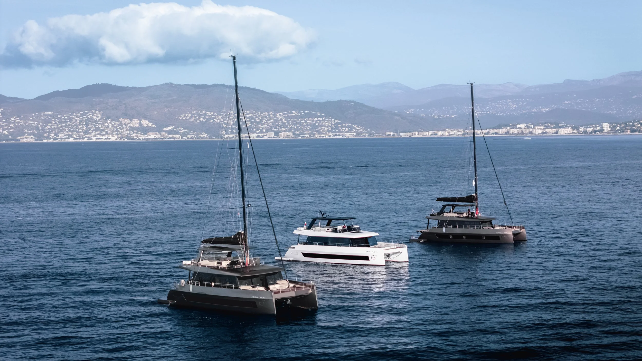 Moon Yacht