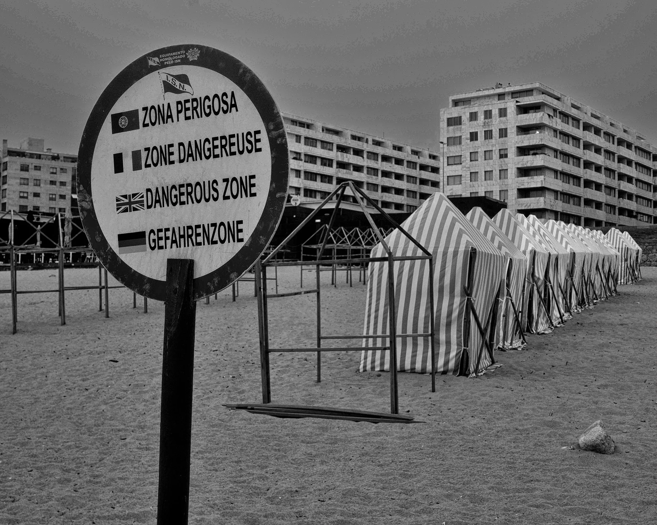 leca beachDSC08710ig bw.jpg