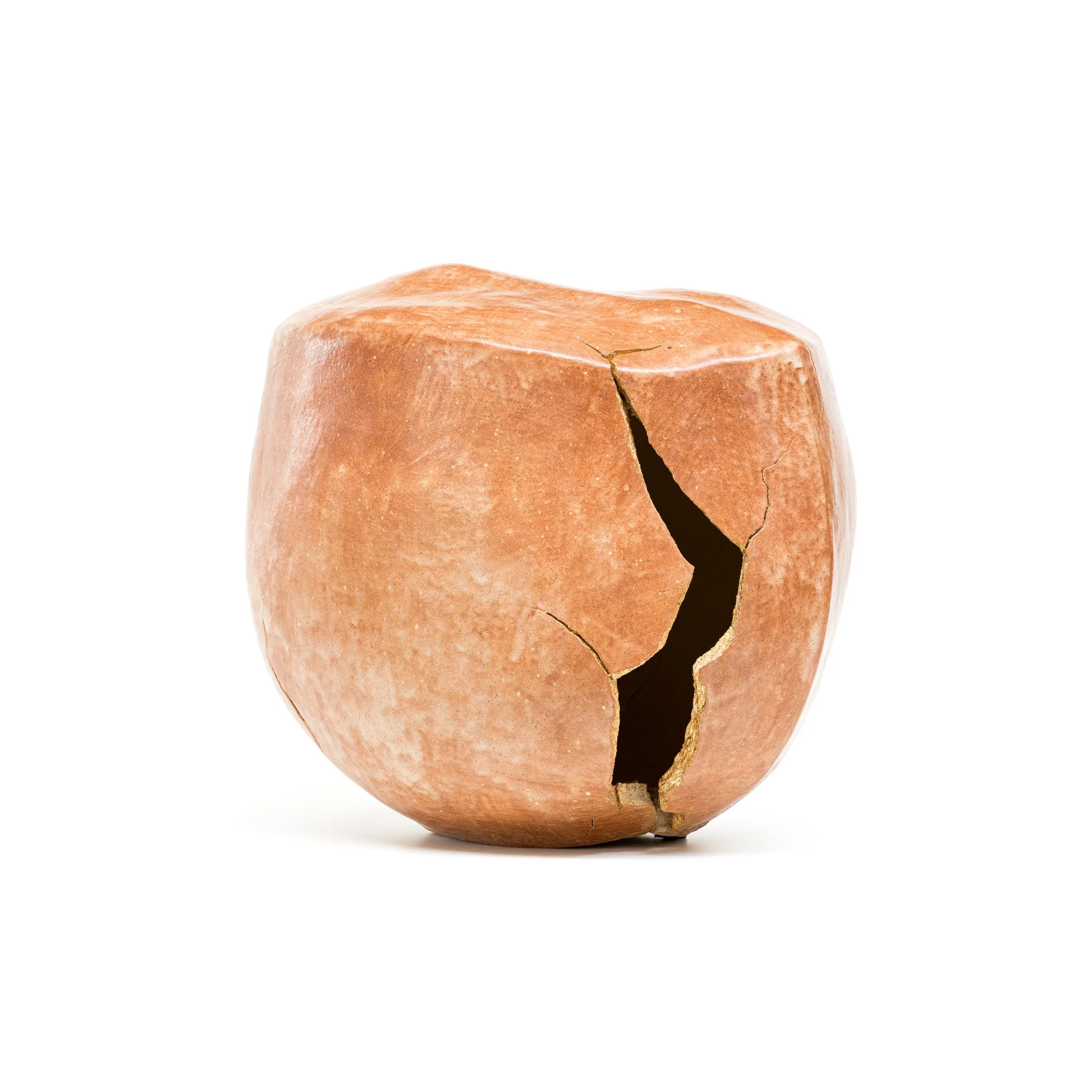 Refractory clay and glazes. Fired at 1220ºC. 54 x 44 x 45 (cm)