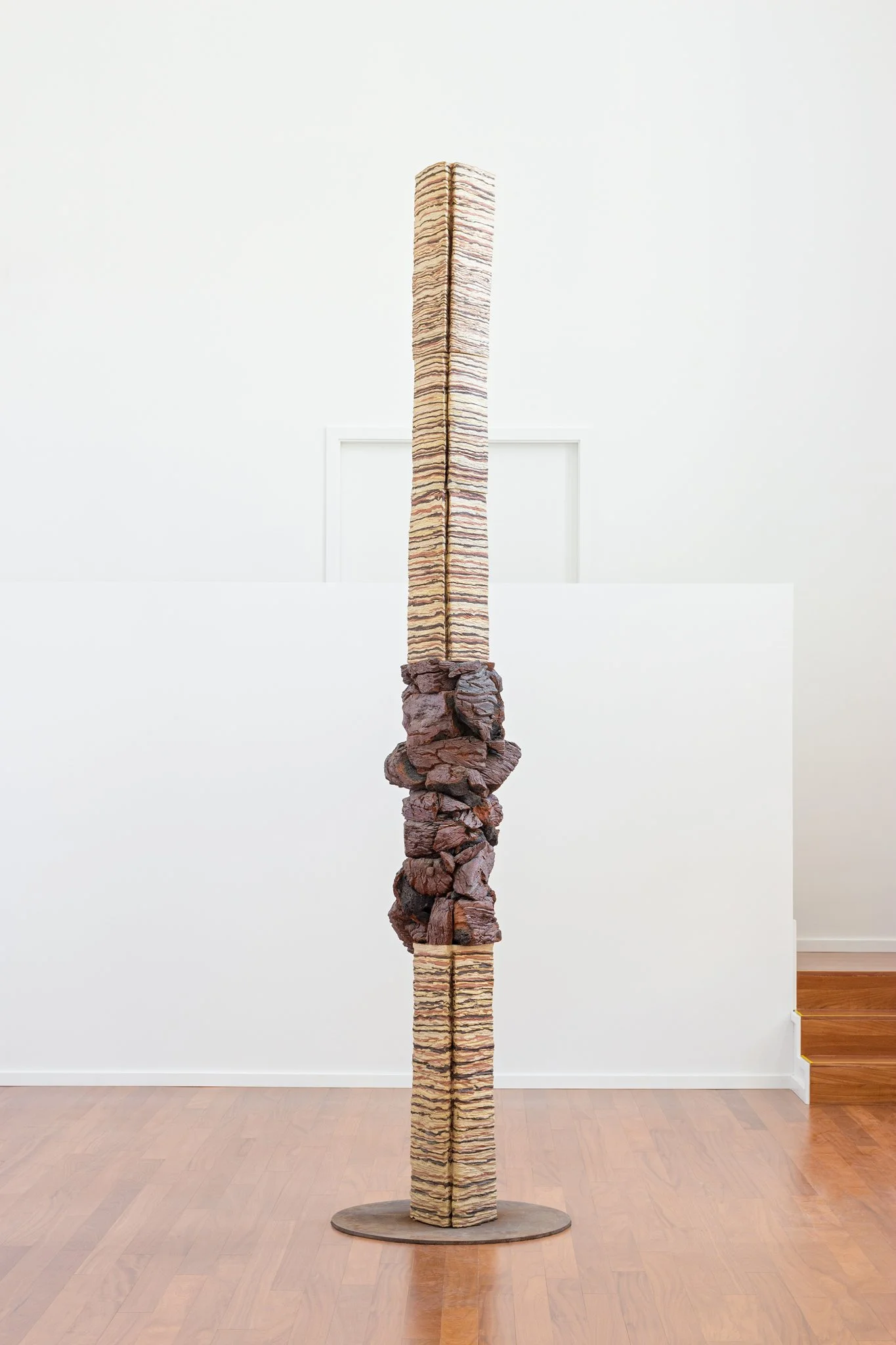 Pigmented stoneware clay, oxides and expanded slate stone. Fired at 1220ºC. Metal structure included. 348 x 38 x 28 (cm)