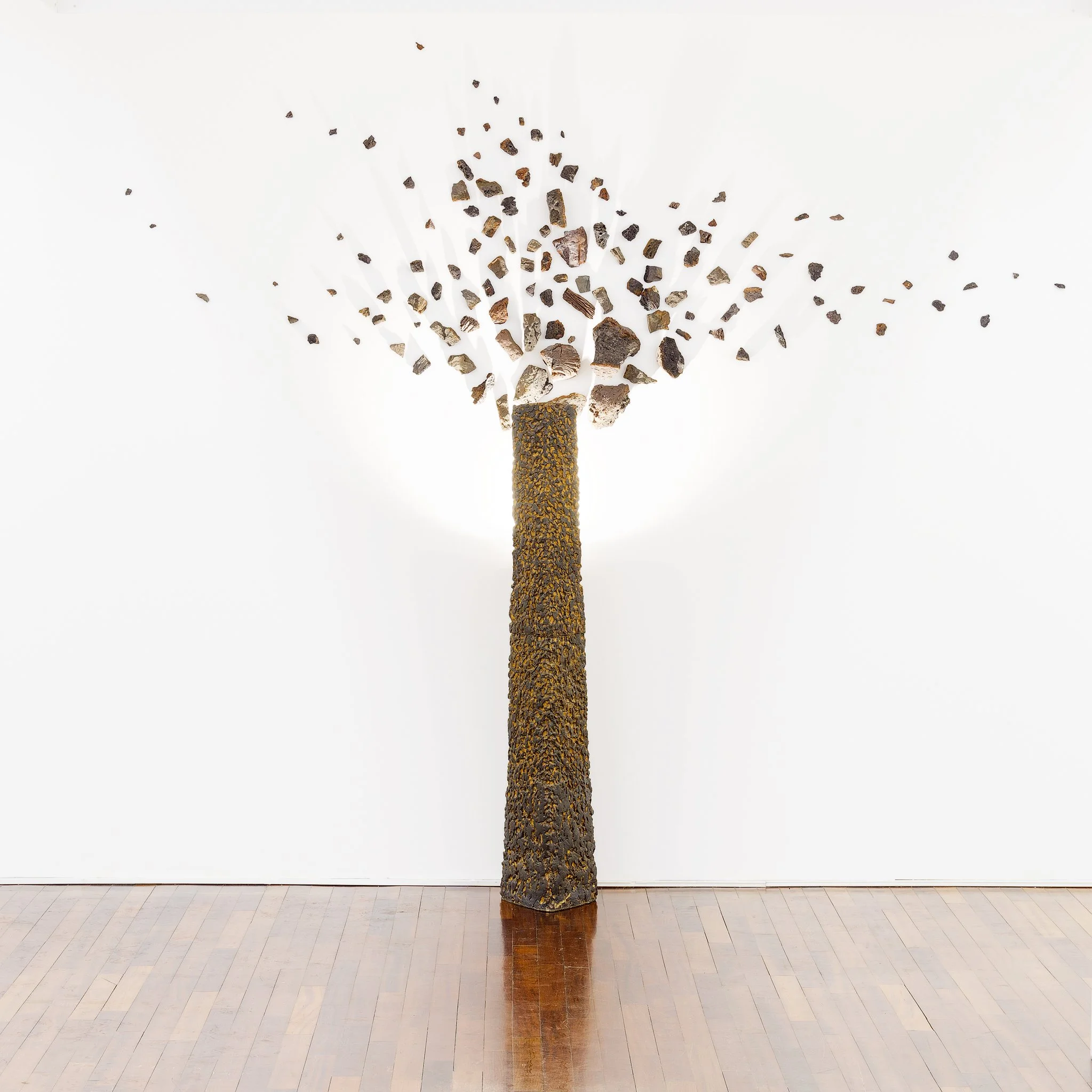 Refractory clay, oxides and glazes. Expanded slate stone fragments added to the final composition in situ, as suggested by the image. Fired at 1220ºC. 250 x 240 x 45 (cm) depending on the installation