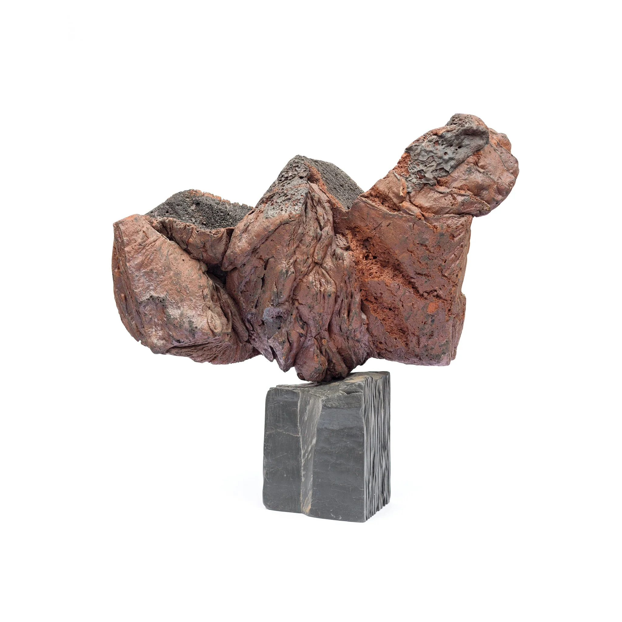Expanded slate stone with natural slate as support base. Fired at 1170ºC. 54 x 53 x 20 (cm)