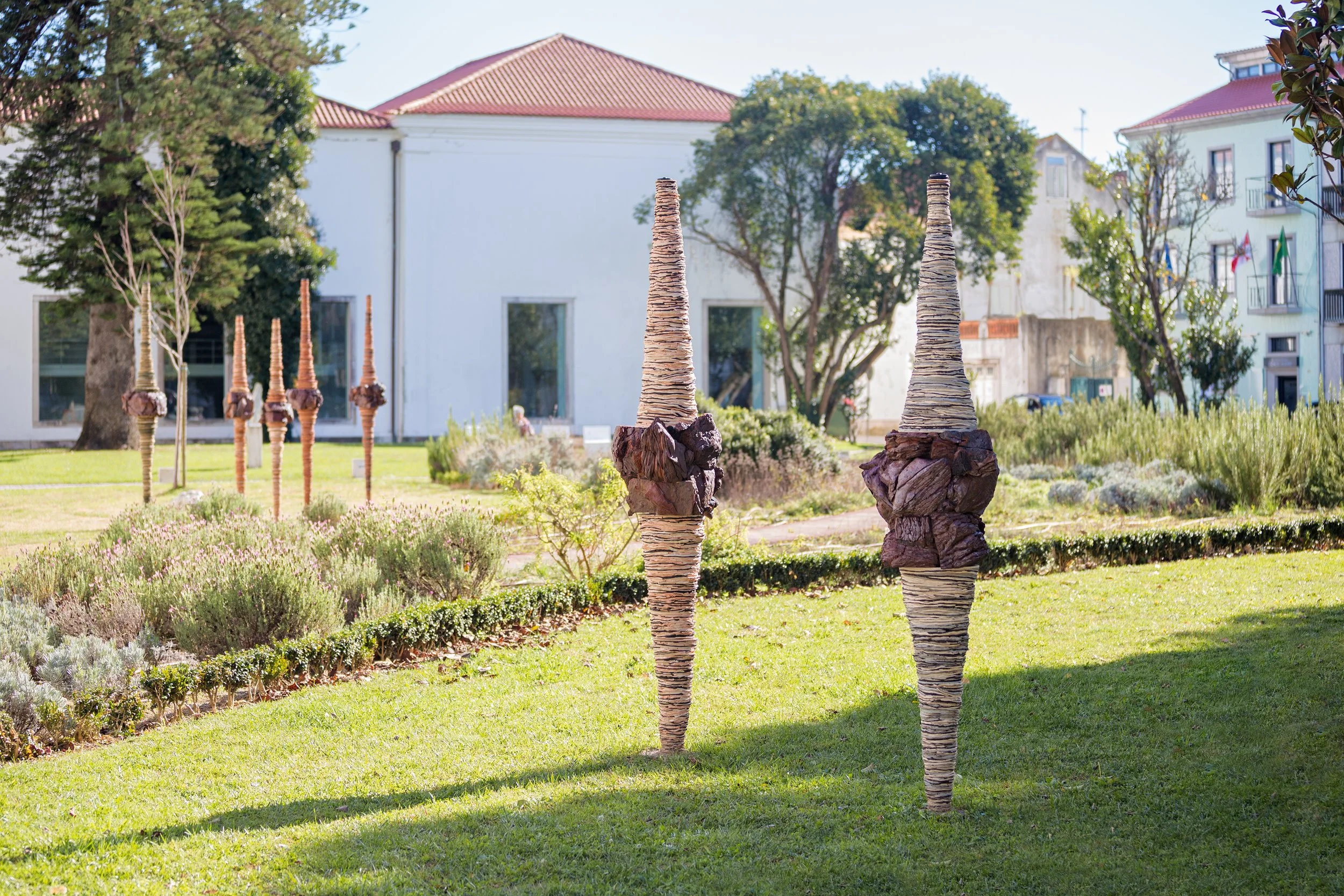 Pigmented clay and expanded slate fired at 1200ºC. 11 sculptures average 190 x 50 (cm) each