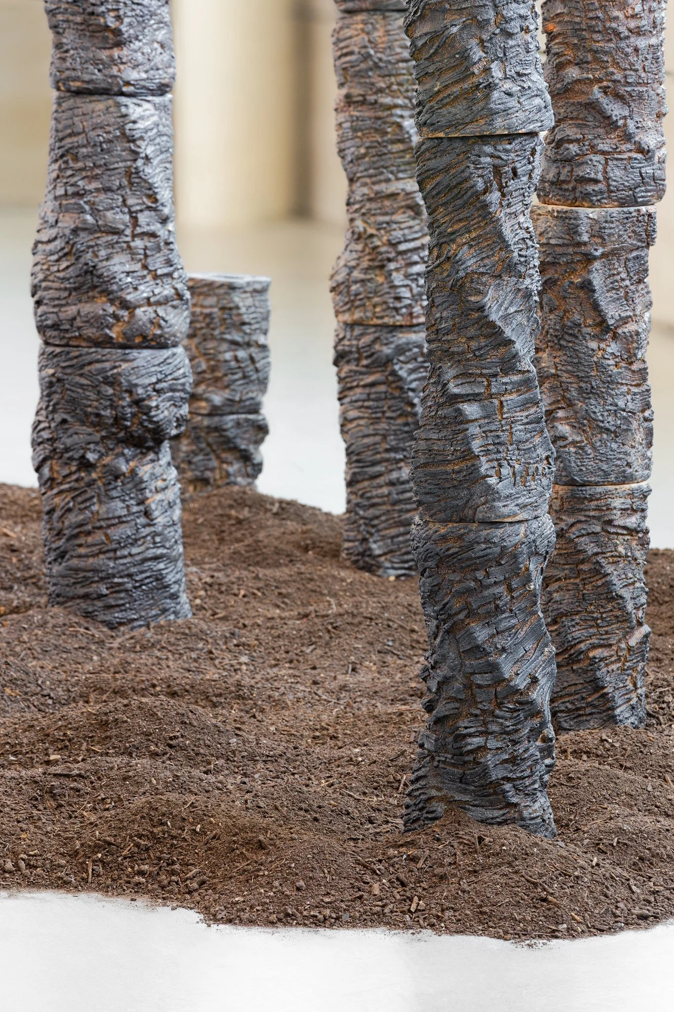 Stoneware, oxides and ash glaze (10 elements in total). 250 x 200 x 200 (cm) depending on the installation