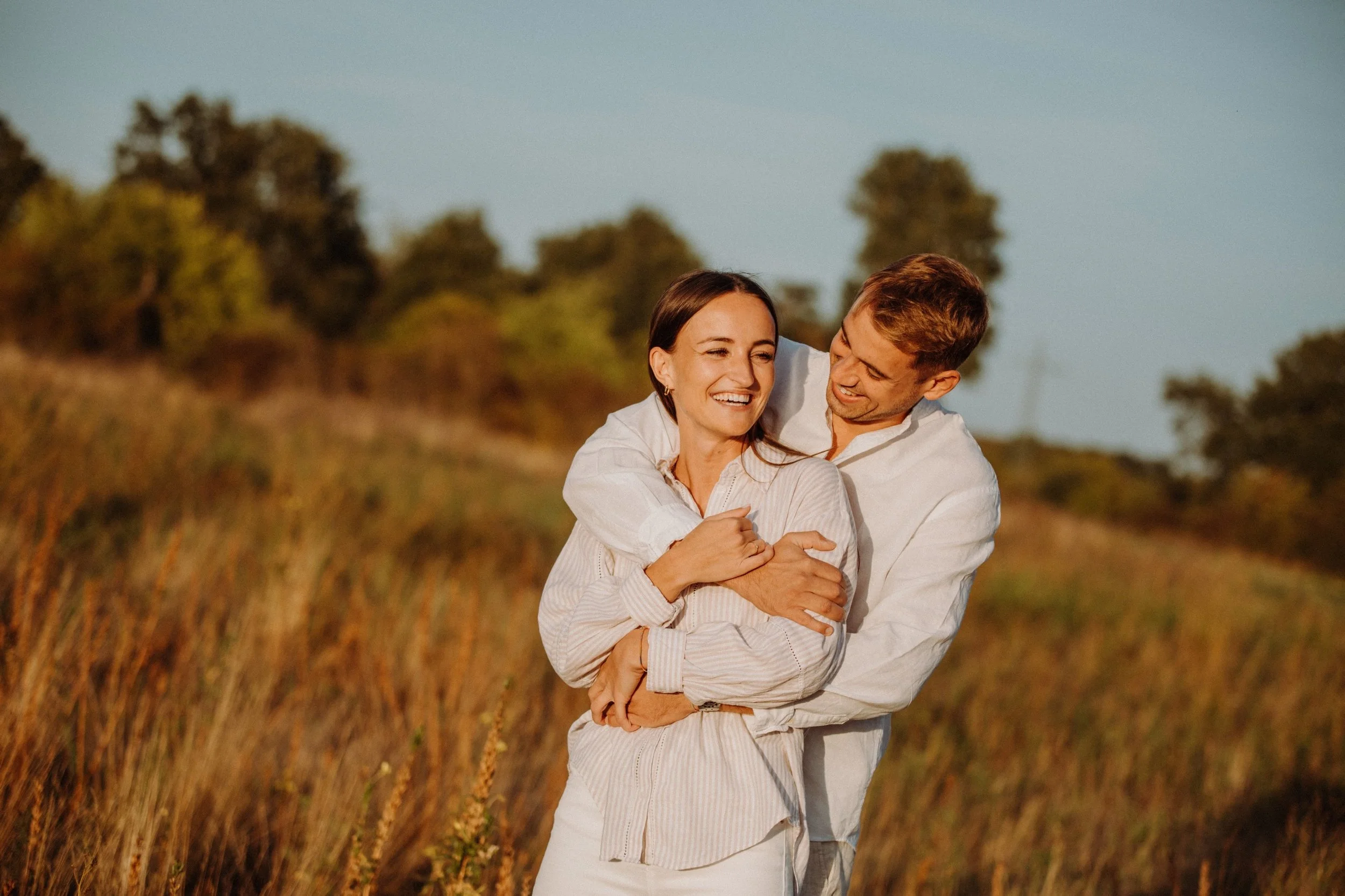 Vor wenigen Tagen hatte ich diese beiden H&uuml;bschen f&uuml;r ein Save the Date Shooting vor der Linse und was soll ich sagen, die beiden haben das super gemacht. Wir sind gemeinsam zu uns ins Feld und haben einfach begonnen. Wir haben viel gelacht