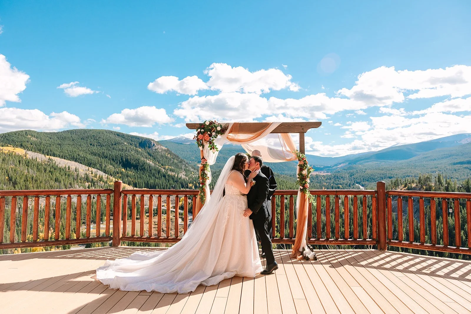Photography Credits: Indy Pop Photo https://indypopphoto.com/weddings