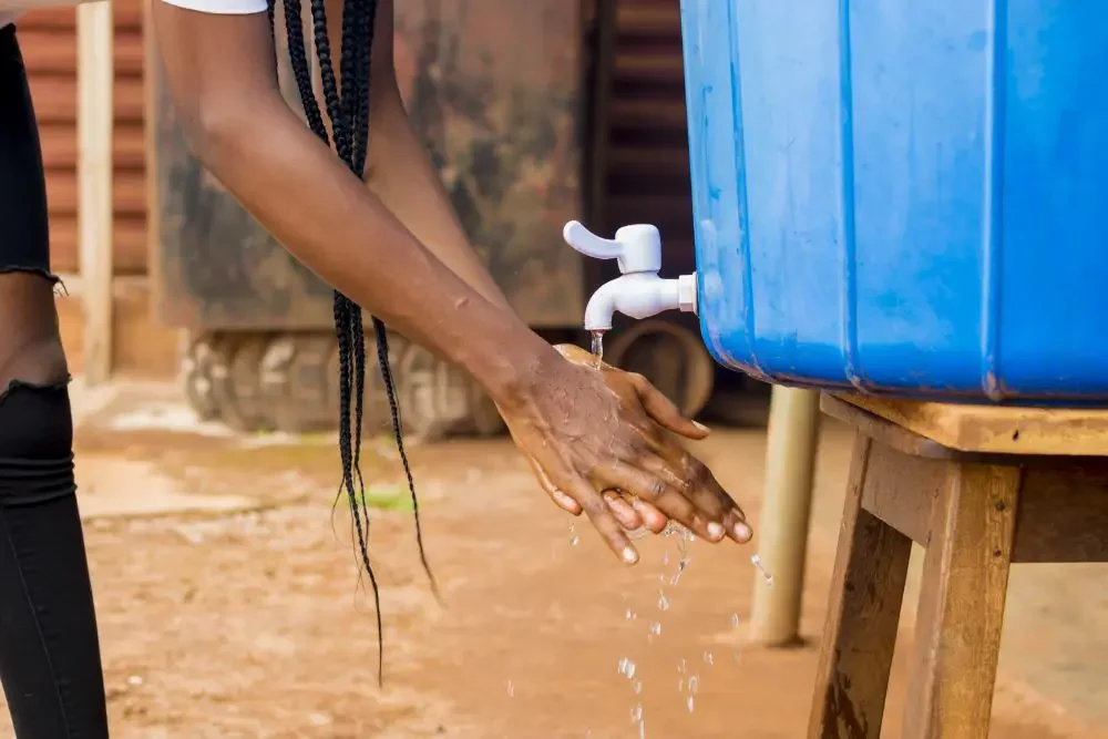 African-female-washing-her-hands-with-water - UNICEF credit