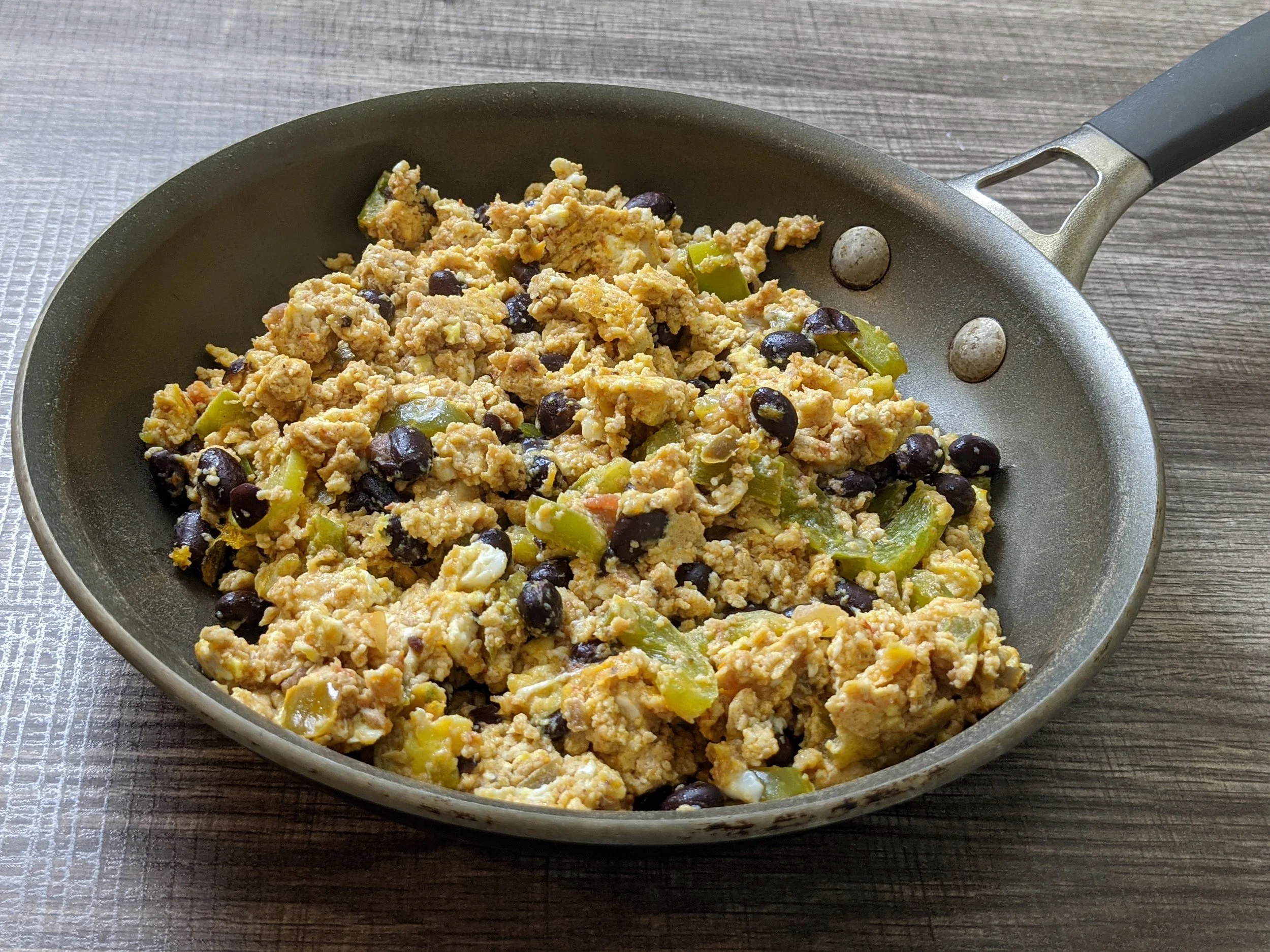 Black Bean and Pepper Breakfast Scramble 