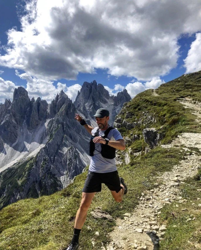 Image of Ed Carter running in the mountains