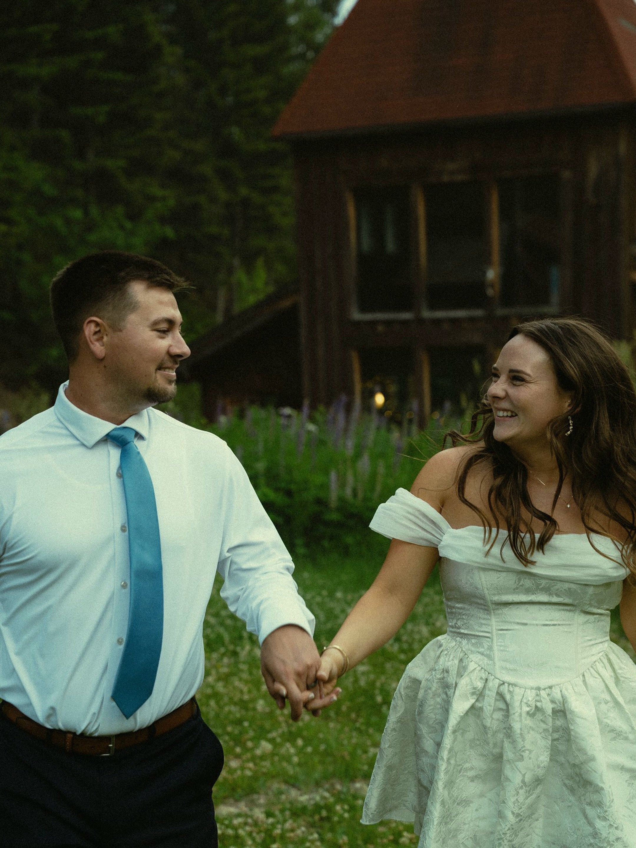 some of my favorite moments captured at the McKeen wedding 🫶🏼✨ 

#montana #montanawedding #weddingphotographer #montanamoment #storytelling