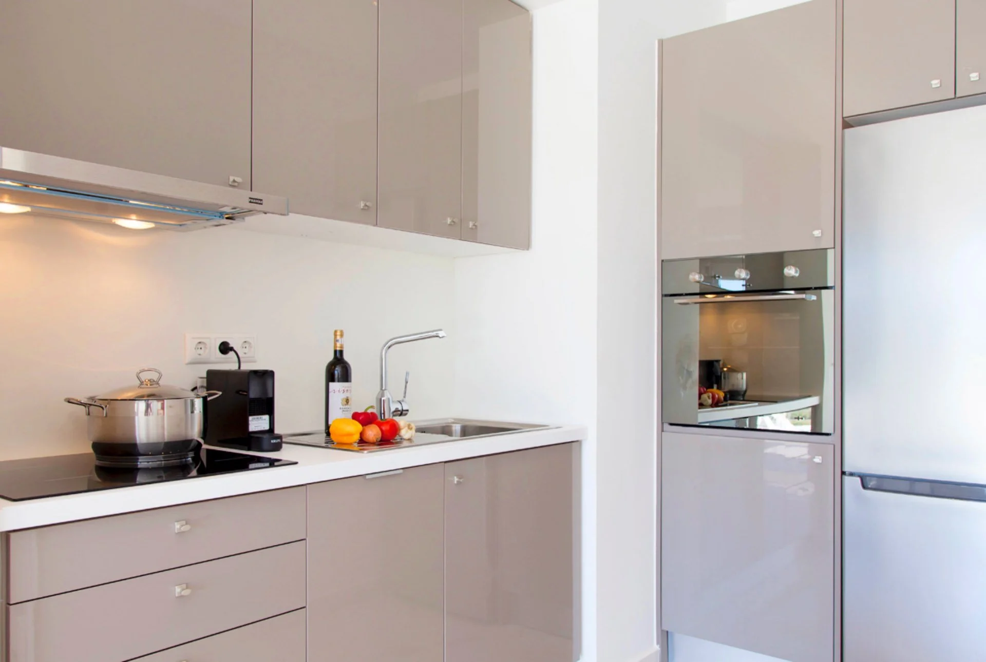 villa-w-offwhite-vasiliki-lefkada-greece-fully-equipped-kitchen-1.jpg