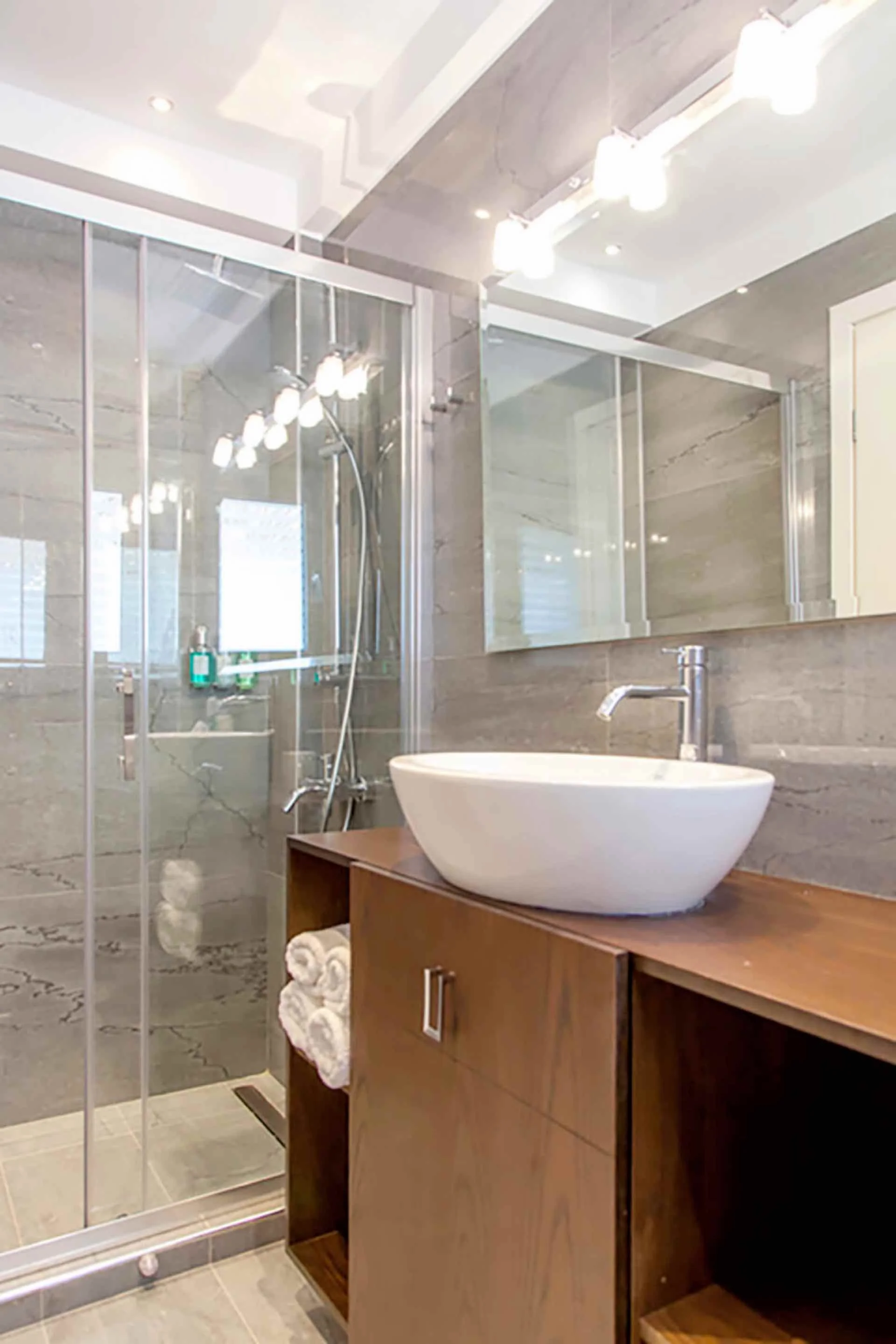 26-villa-o-offwhite-vasiliki-lefkada-greece-bathroom-with-shower-1.jpg