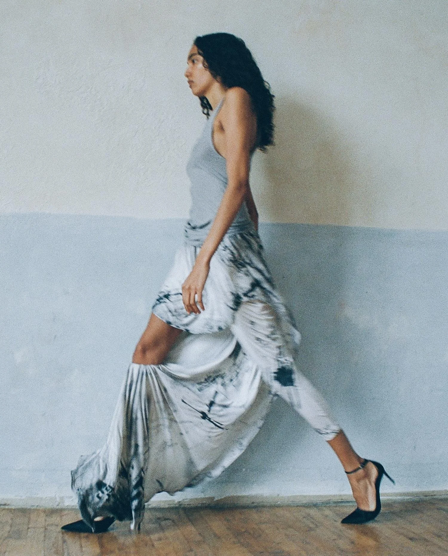 Points of entry in unexpected places create the illusion of a shifting garment, disrupting the leg line, the leg-hole skirt creates a sense of movement and instability as the garment appears to shift around the body.