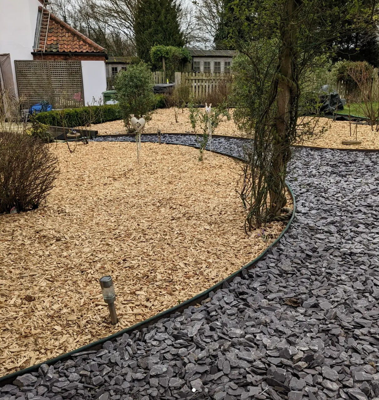 Mulch & plum slate mixed beds/pathways