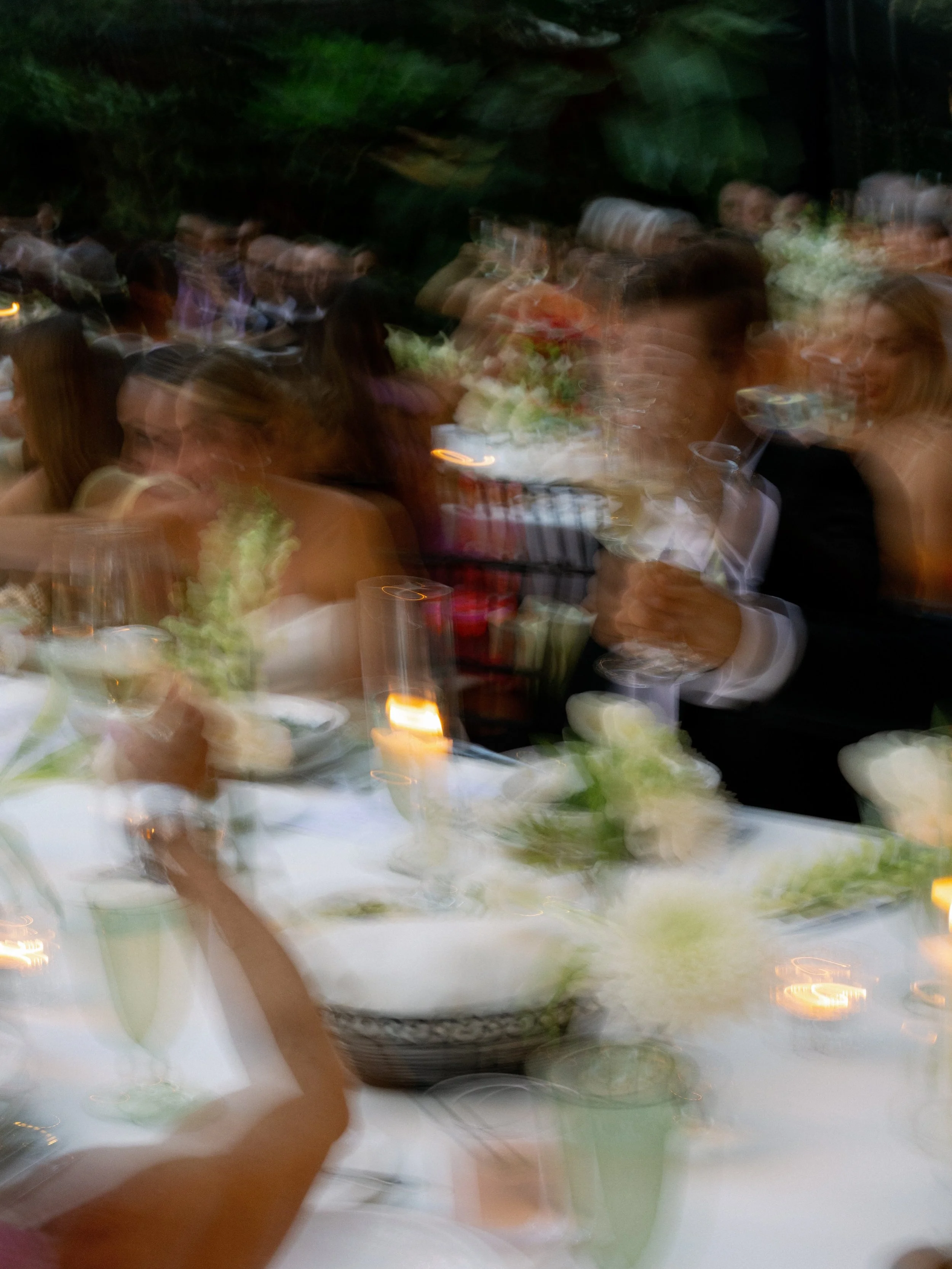 their dinner felt less like a reception and more like an intimate meal shared with close friends

love some detail pics but, in my honest opinion, they&rsquo;re better with your people in them 🤍

venue @villa_woodbine 
photo @the.veiledframe 
coordi
