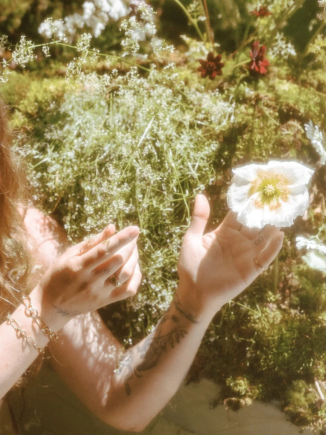 ✨ hands ♾️ connection ✨ a few details of my hands &amp; arms drenched in @rackkandruin (and my personal @bethsimon_studio ring) captured by @lunamunn for @ritual_skincare as a conversation within itself, interacting with flora &amp; water &amp; onese