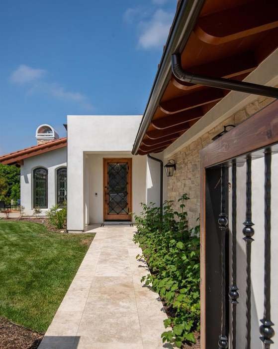 VILLA 3.25.jpg