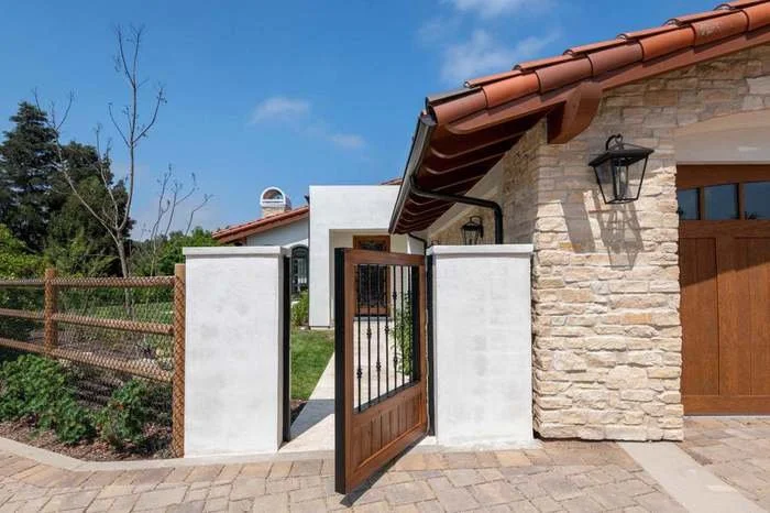 VILLA 3.26.jpg