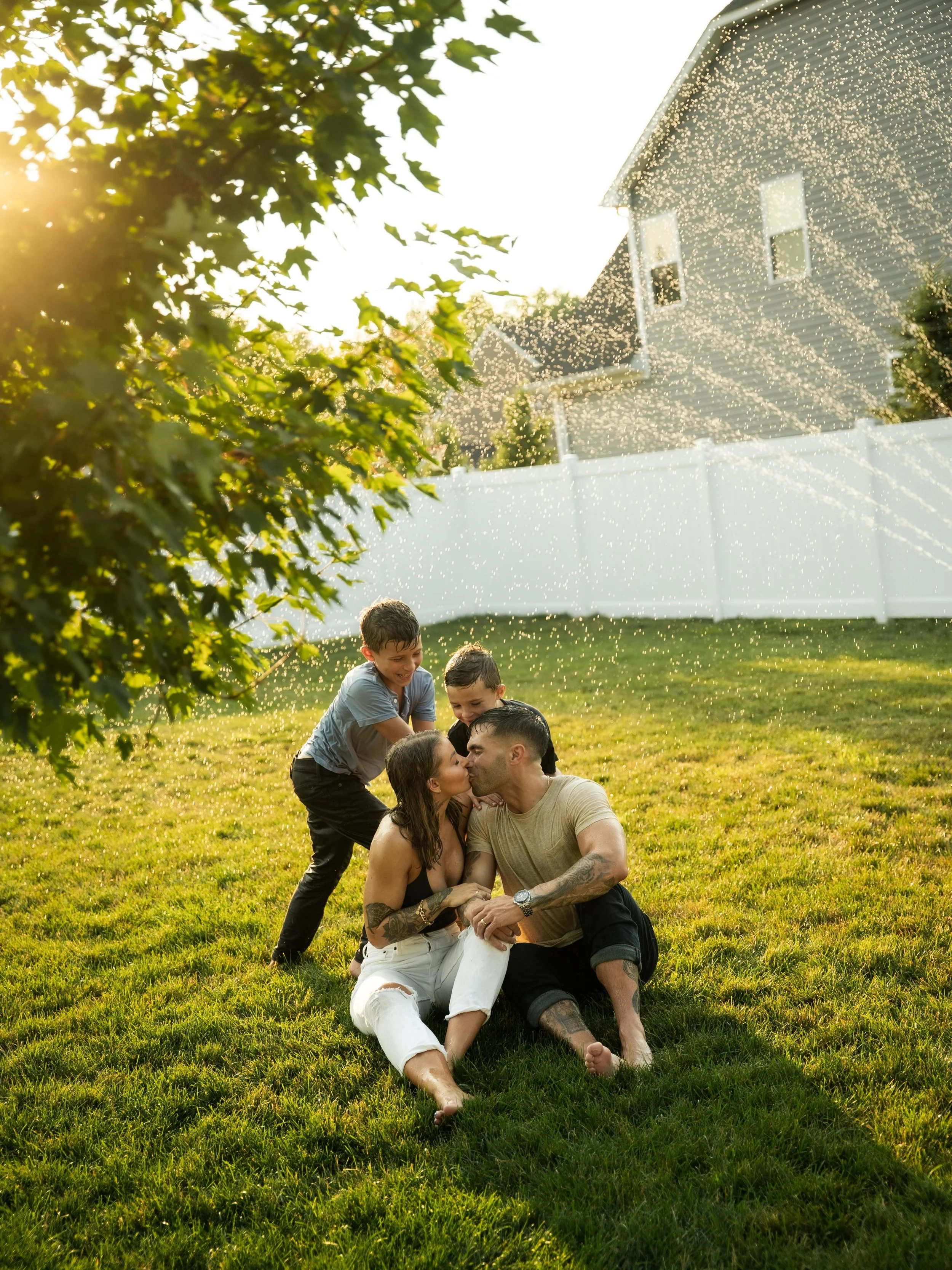 I had a vision for this sprinkler session and I couldn&rsquo;t be more excited about how it turned out! I literally want to share the entire gallery 😭
🙏Please show some love!! 
@sarahcathrineachour  Huge thank you for letting me capture you&rsquo;r