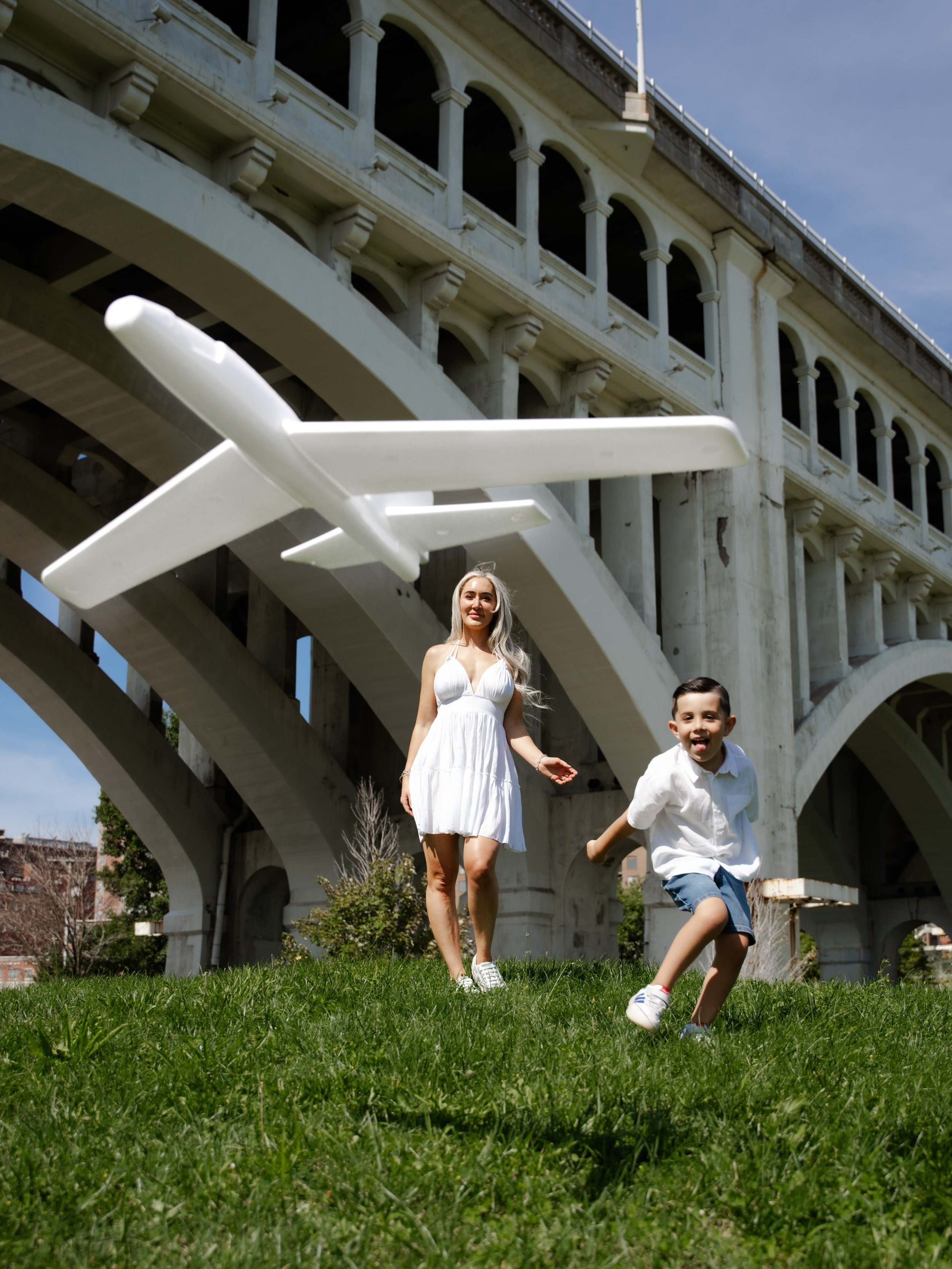 Looking for unique family photos? ✈️ 🙏😍 
I&rsquo;d love to come up with a personalized concept for you and your little ones that hopefully turns into a core memory for them! 🥹