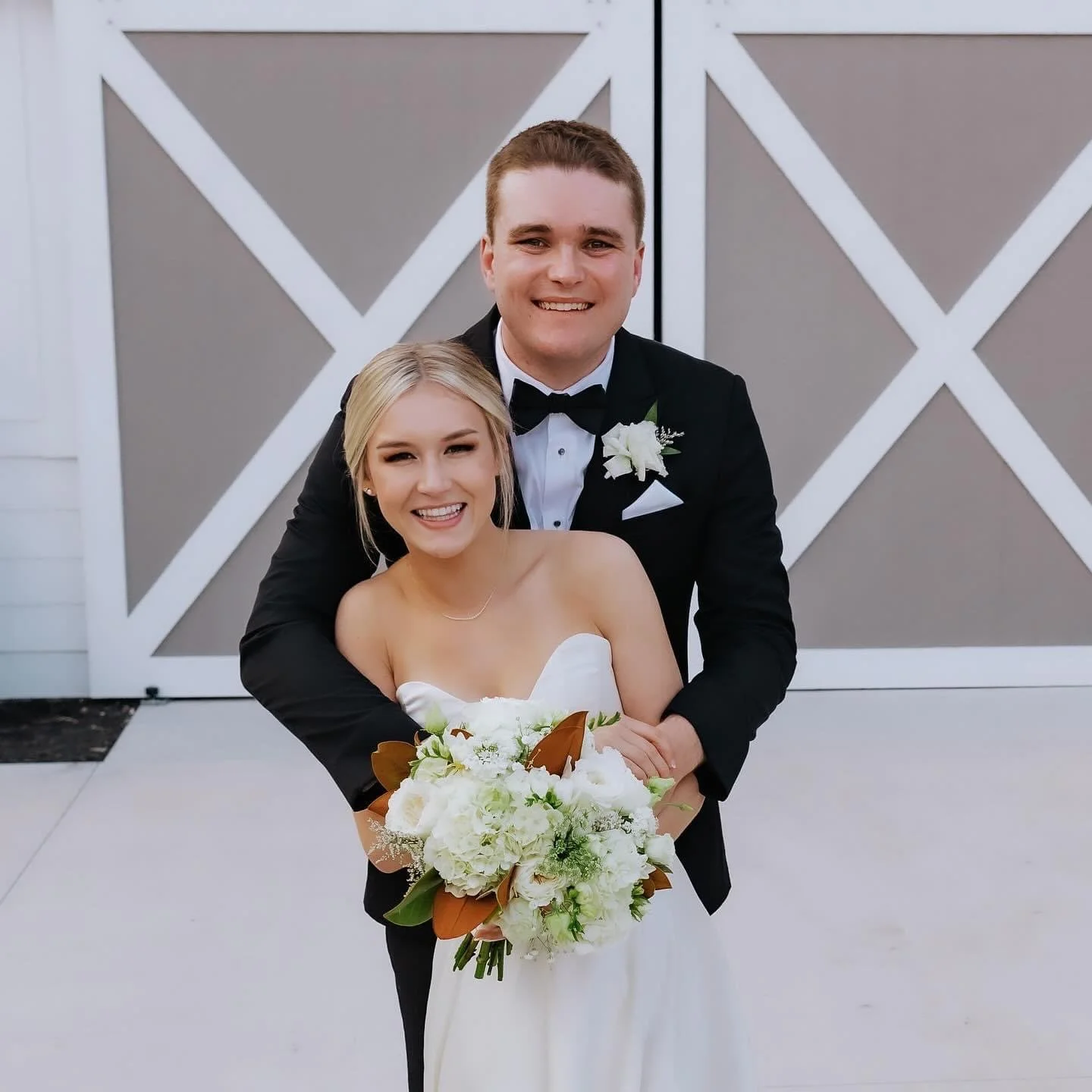 BRUDE WEARING SOFT GLAM WEDDING MAKEUP BY SALTERRA COLLECTIVE IN ARIZONA