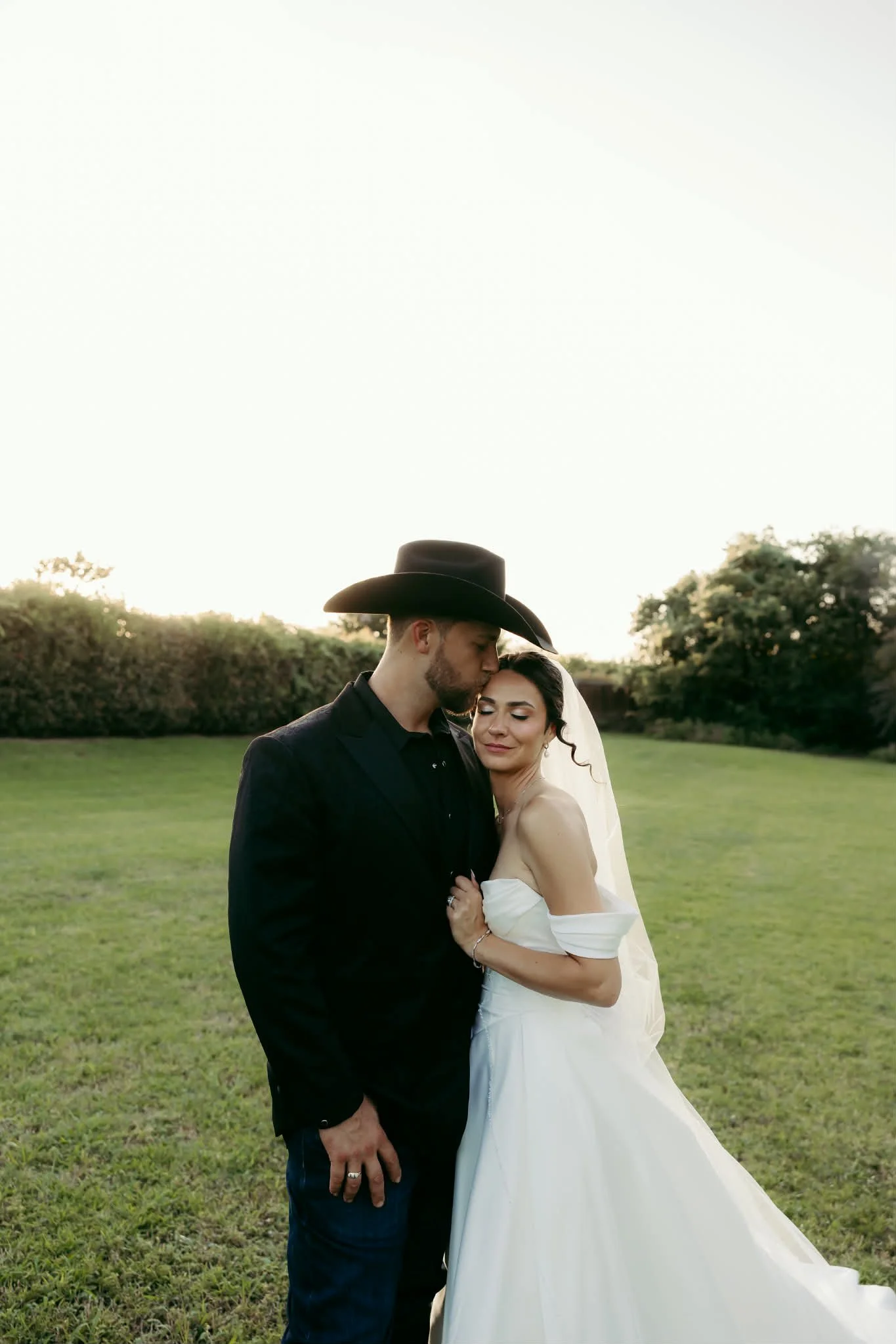 soft bridal makeup with glowing skin and softy defined eyes and shimmer makeup for photography