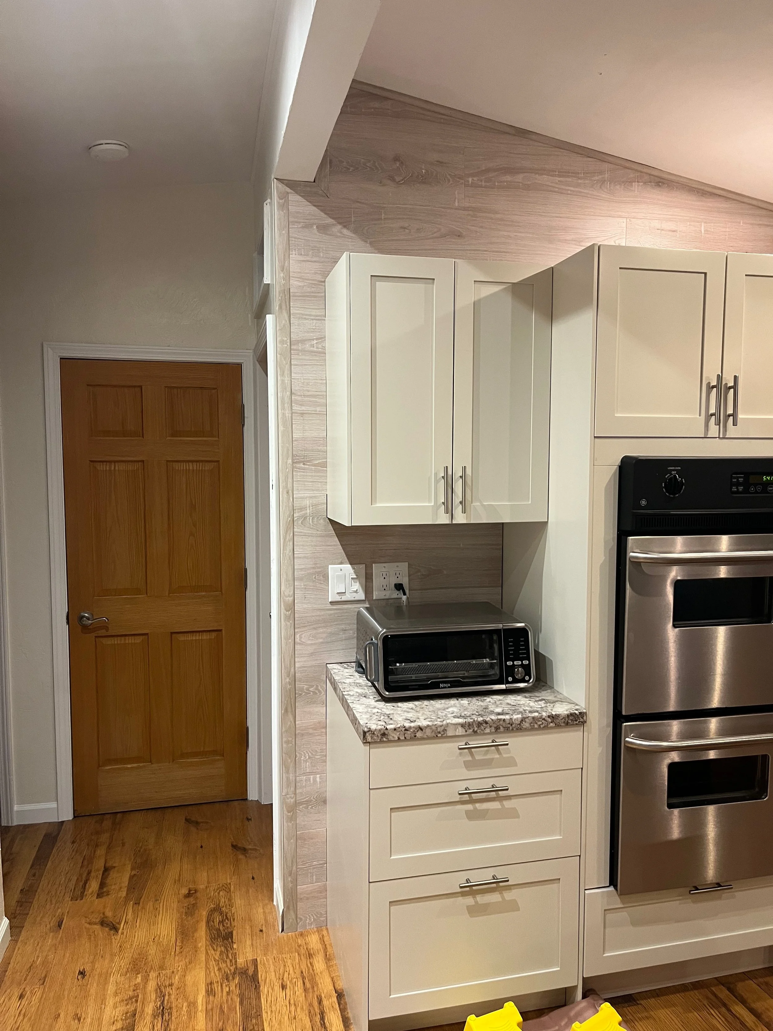 Kitchen: backsplash after