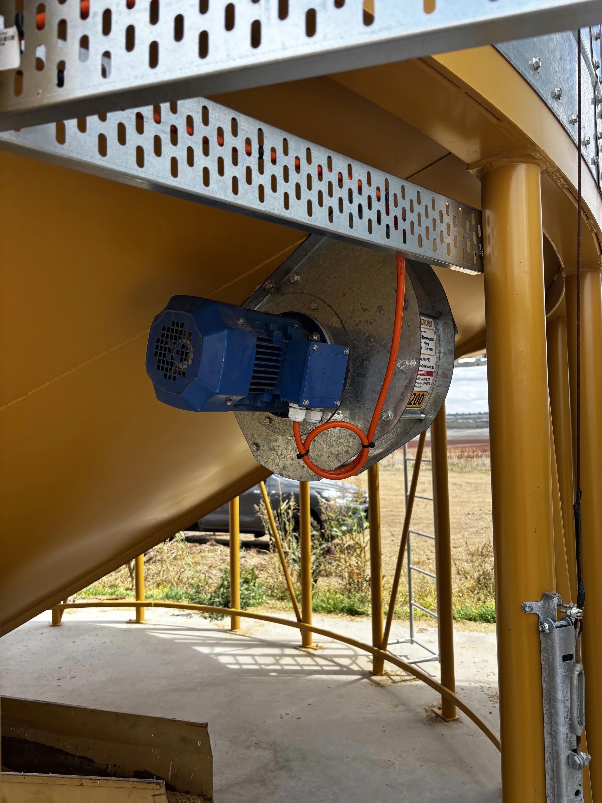 Industrial grain handling equipment with electric motor and electrical installation