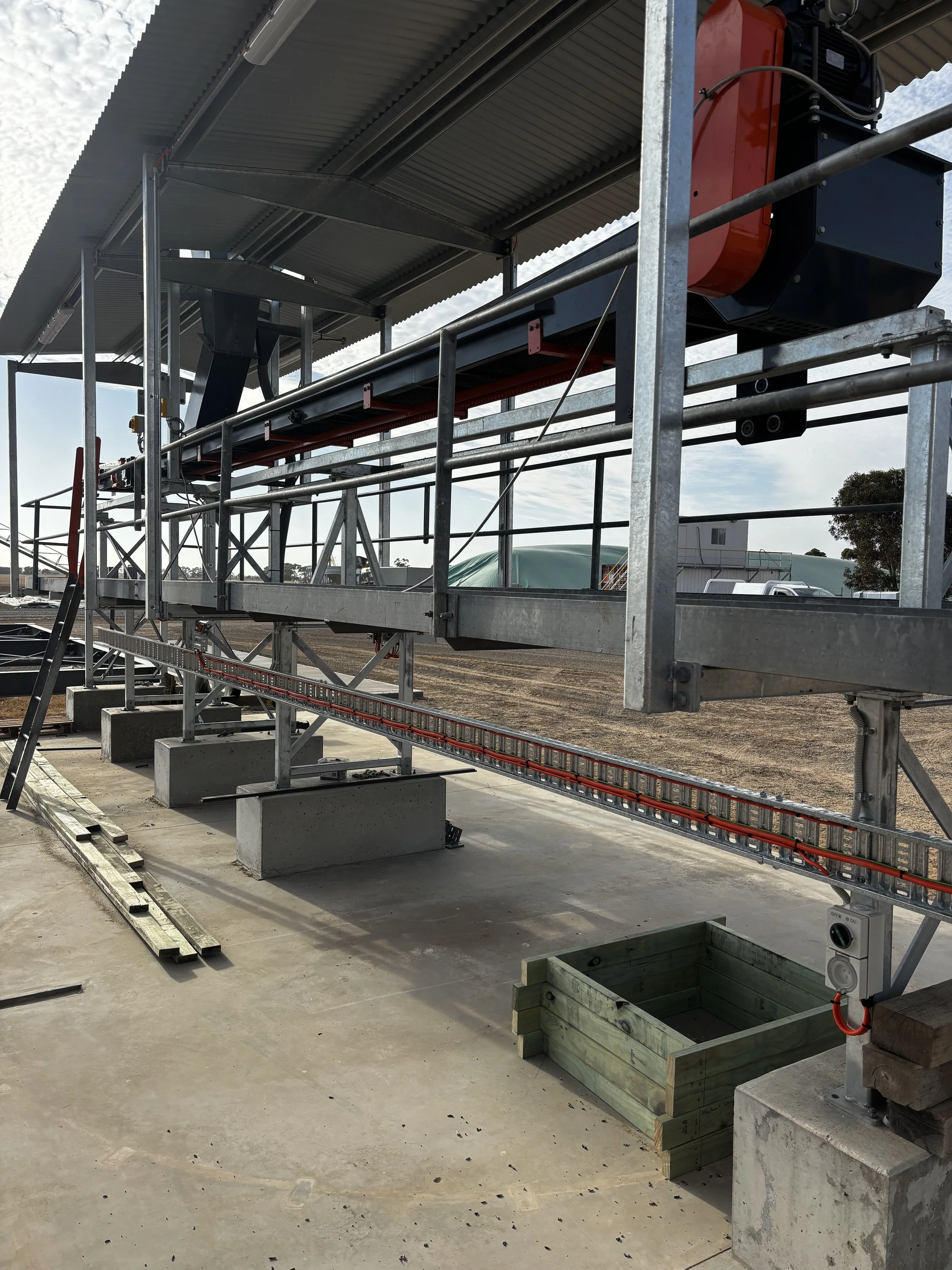 Grain handling conveyor equipment with electric motor and industrial electrical installation