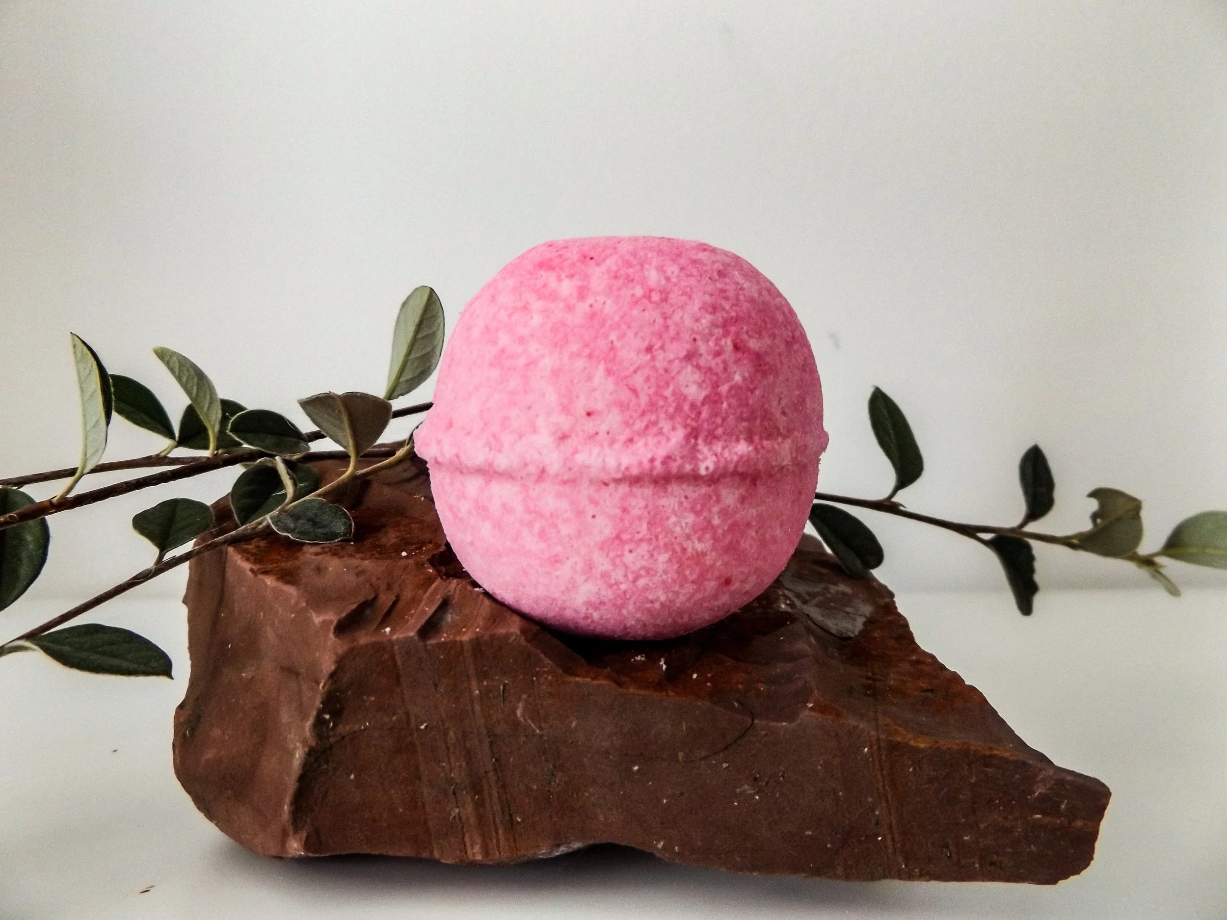 Champagne and Strawberries Bath Bombs moneyshots-4.jpg