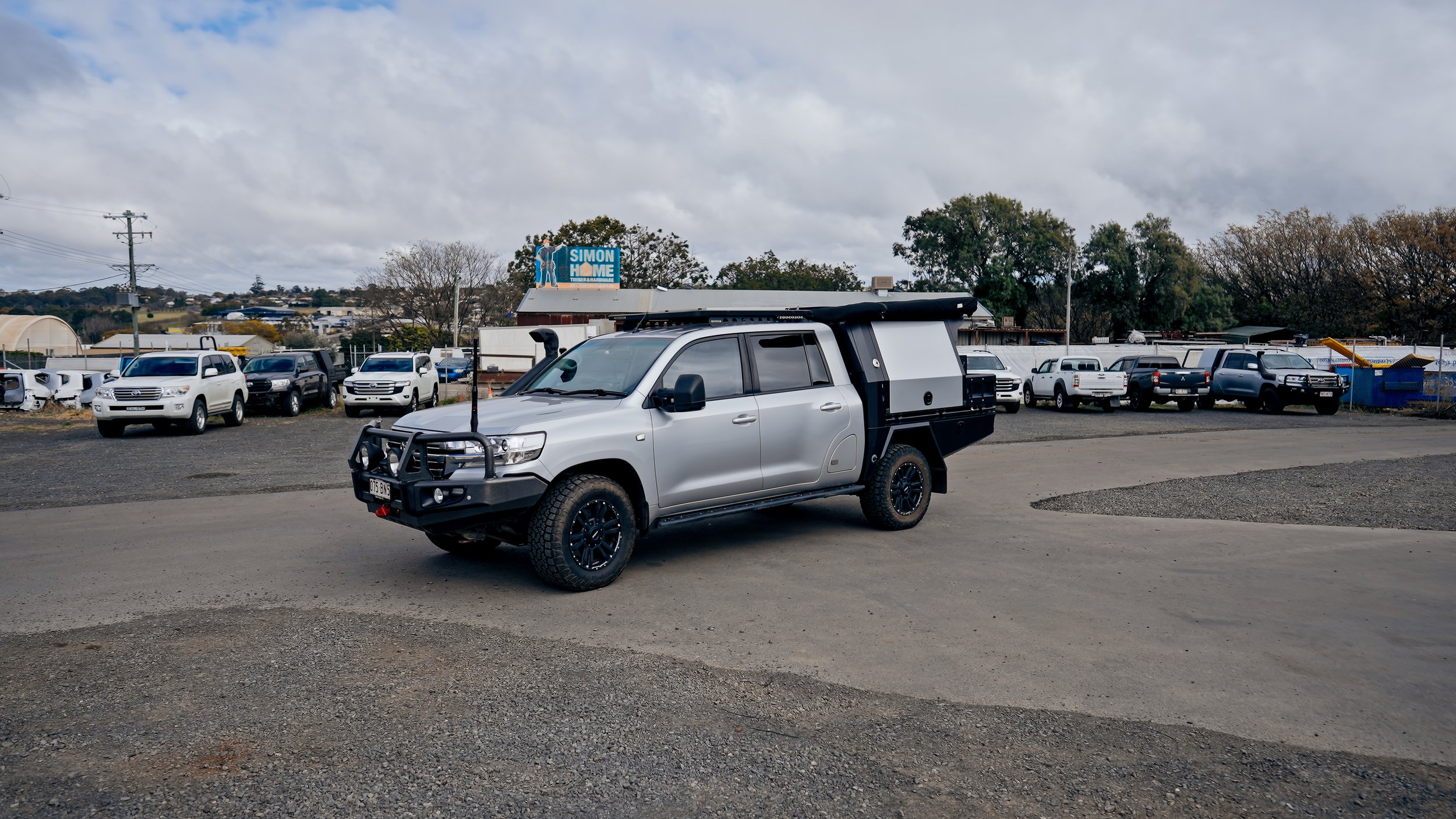 2021 200 SERIES DUAL CAB