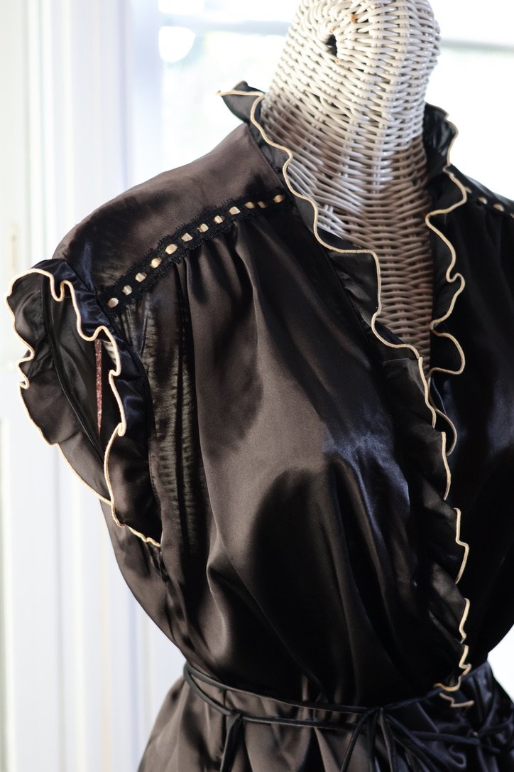 vintage-cinema-etoile-black-satin-ruffle-robe-front.jpg