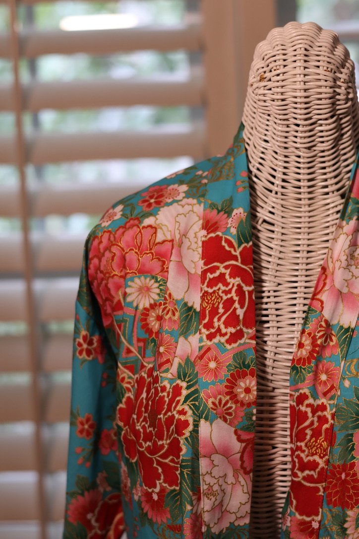 vintage-sakurai-shoji-teal-kimono-robe-collar-peony-detail.jpg