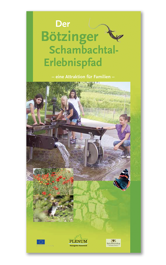 Faltblatt für die Bötzinger Schambachtal-Erlebnispfad mit einer Gruppe Kinder, die Wasser an einer Wassermühle erforschen, sowie Bilder von roten Mohnblumen, einem Tier und einem Schmetterling.