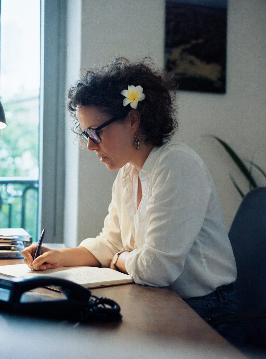 Chloé Domon en séance d'audit complet — diagnostic approfondi avant recrutement, délégation ou automatisation, pour indépendants et dirigeants de PME à Marseille.