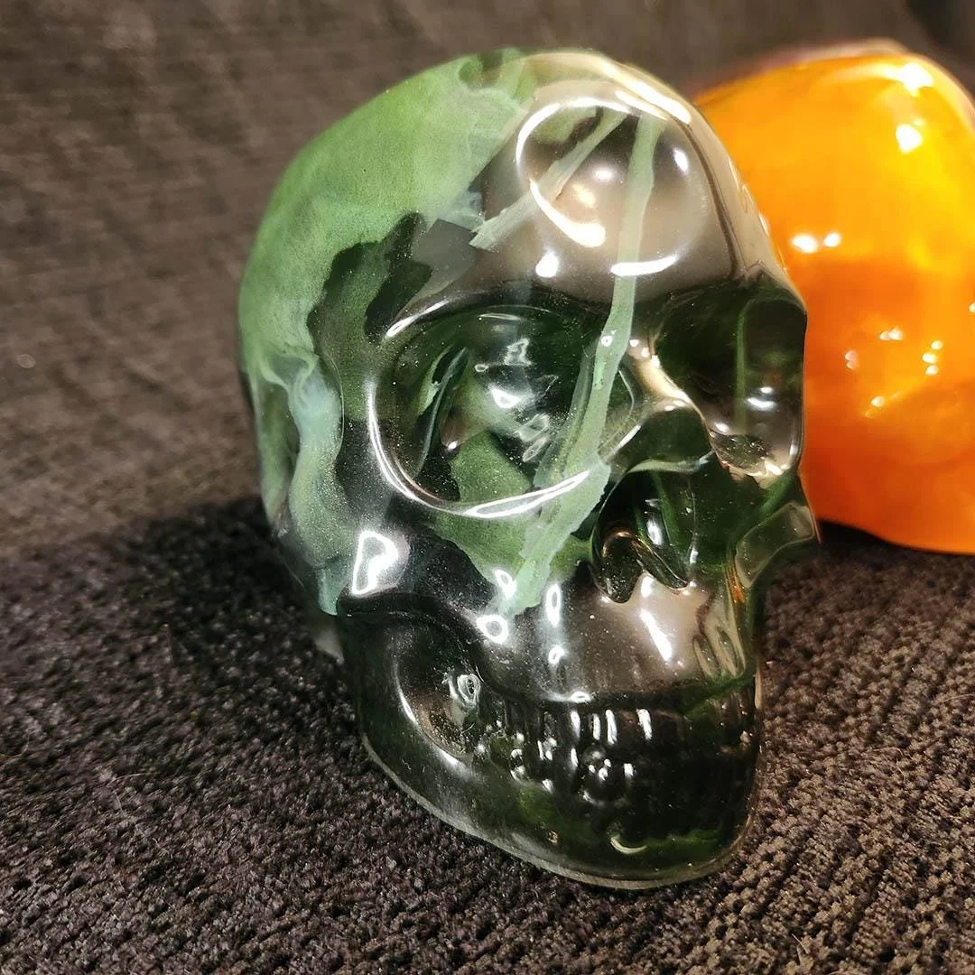Detailed photo of a green colored JoaraCrafts Anti-Waste Decorative Skull with white, green and black resin scraps inside