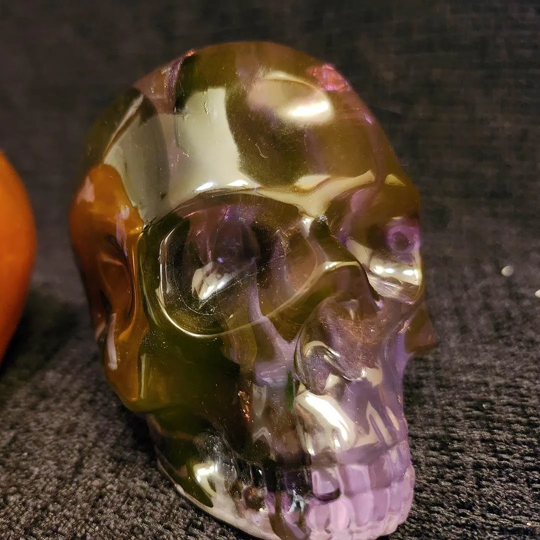 Detailed photo of a dark purple colored JoaraCrafts Anti-Waste Decorative Skull with purple and black resin scraps