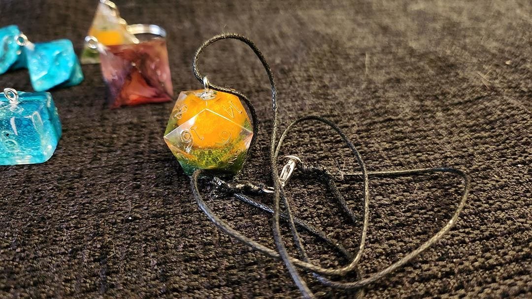 An example of a JoaraCrafts Anti-Waste Dice Necklace.