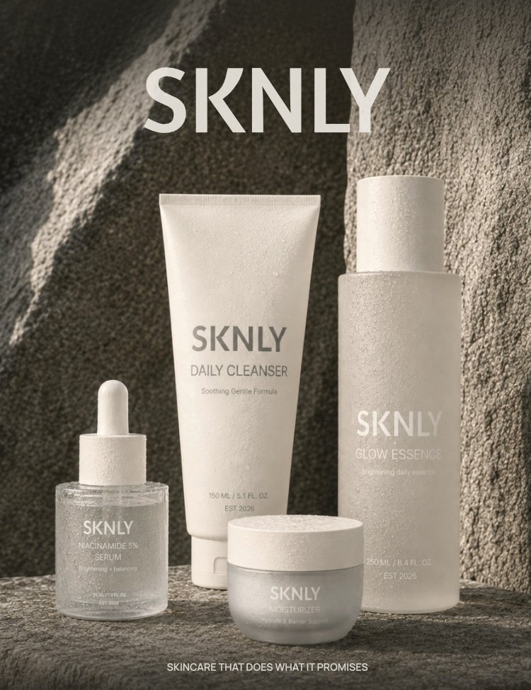 Gezichtverzorgingsproducten van SKNLY, waaronder een serum, dagreiniger, glow essence, moisturizer, en een tekst 'SKNLY' en een slogan onderaan.