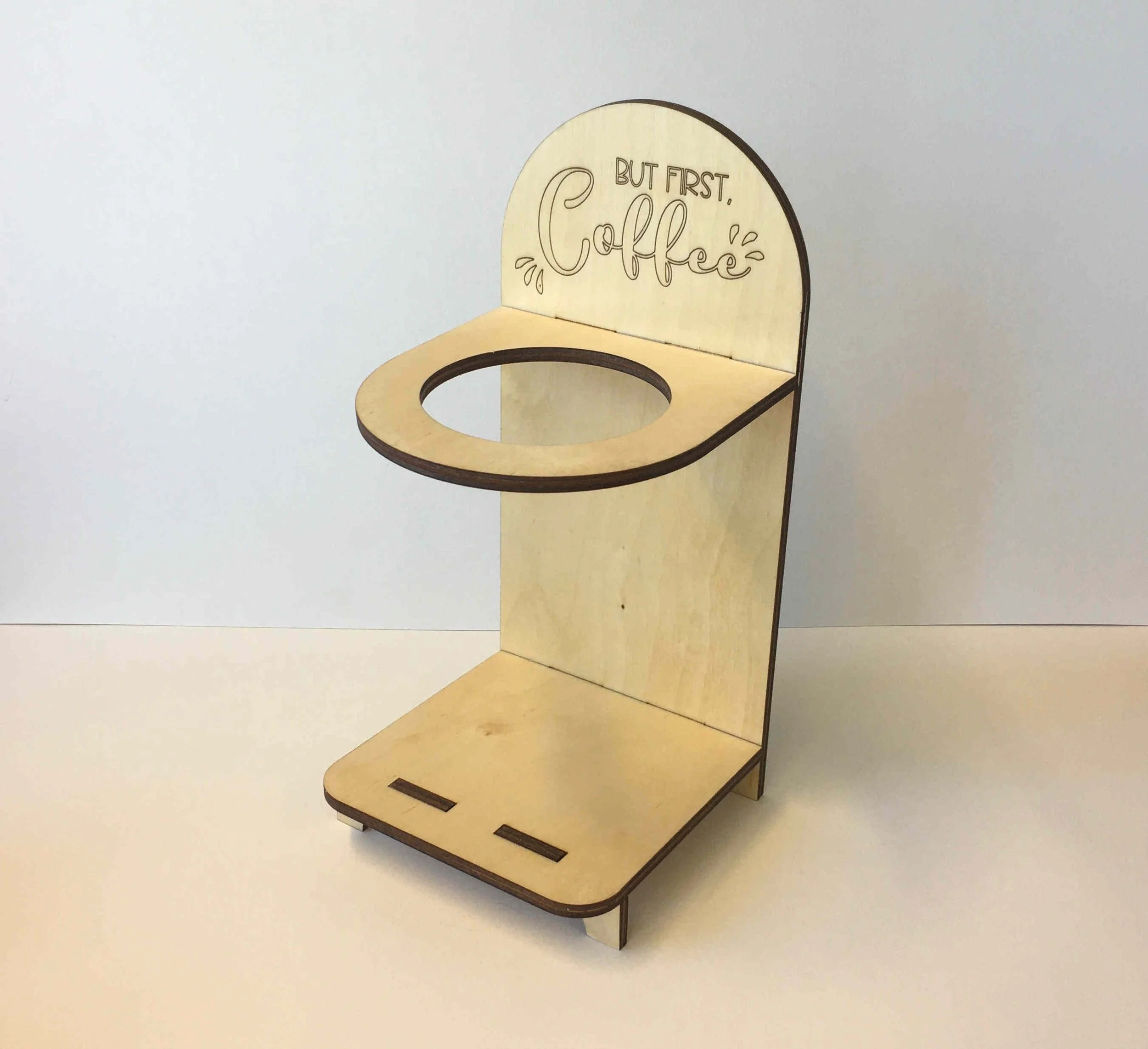 kaffeebereiter-kaffeetrichter-kaffeefilter-kaffeetasse-holz.jpg