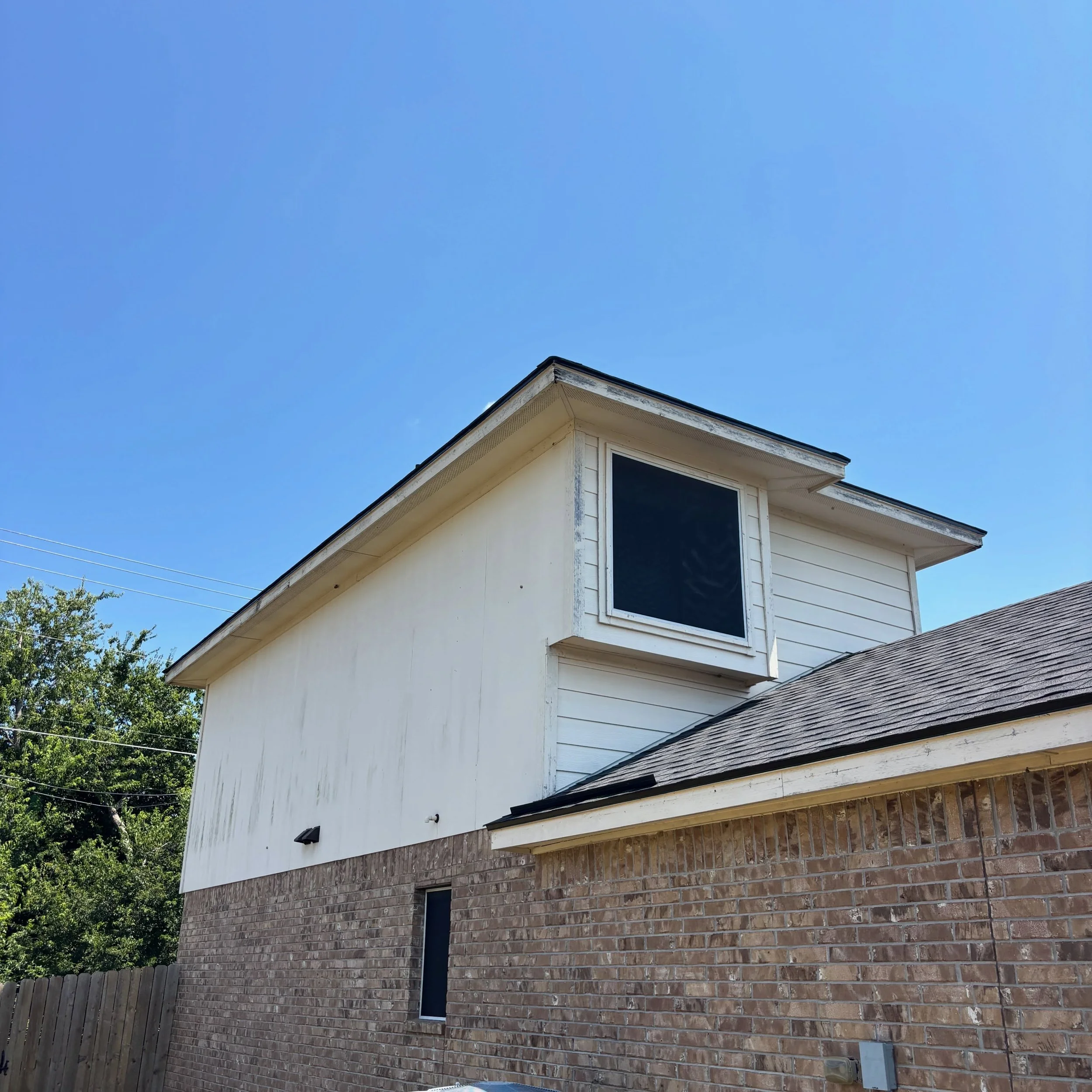 From the house the HOA sent the letter about to the new head-turning home on the block 🤩 Our team transformed this exterior in Temple which included a number of repairs, a full pressure wash, recaulking all substrates, and two coats of SW Alabaster 