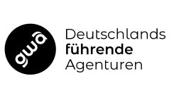 Logo von Deutschlands führende Agenturen, schwarzer Kreis mit weißem Text auf weißem Hintergrund.