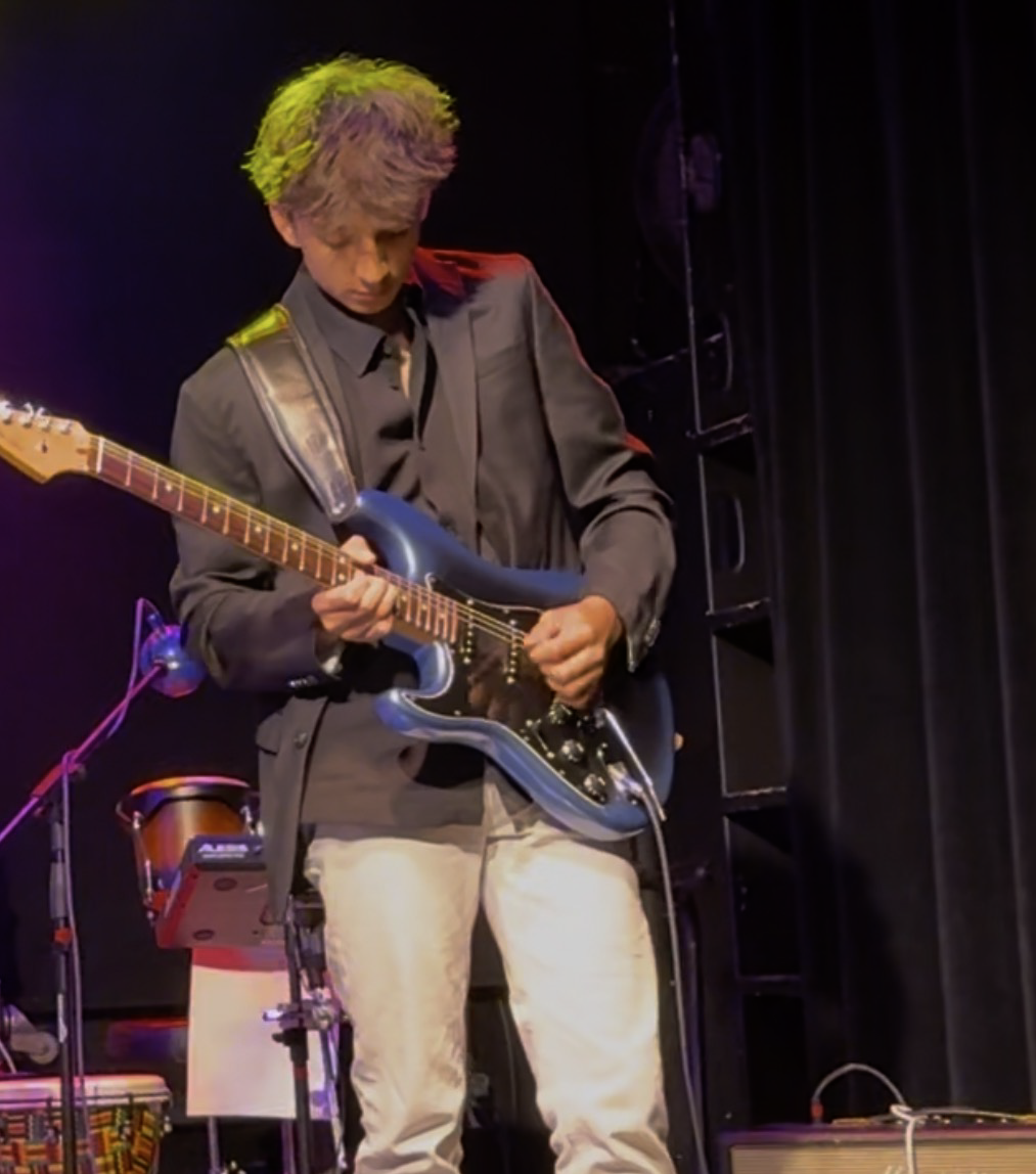 Jackson Doyle on stage, playing lefty Fender American Professional Stratocaster