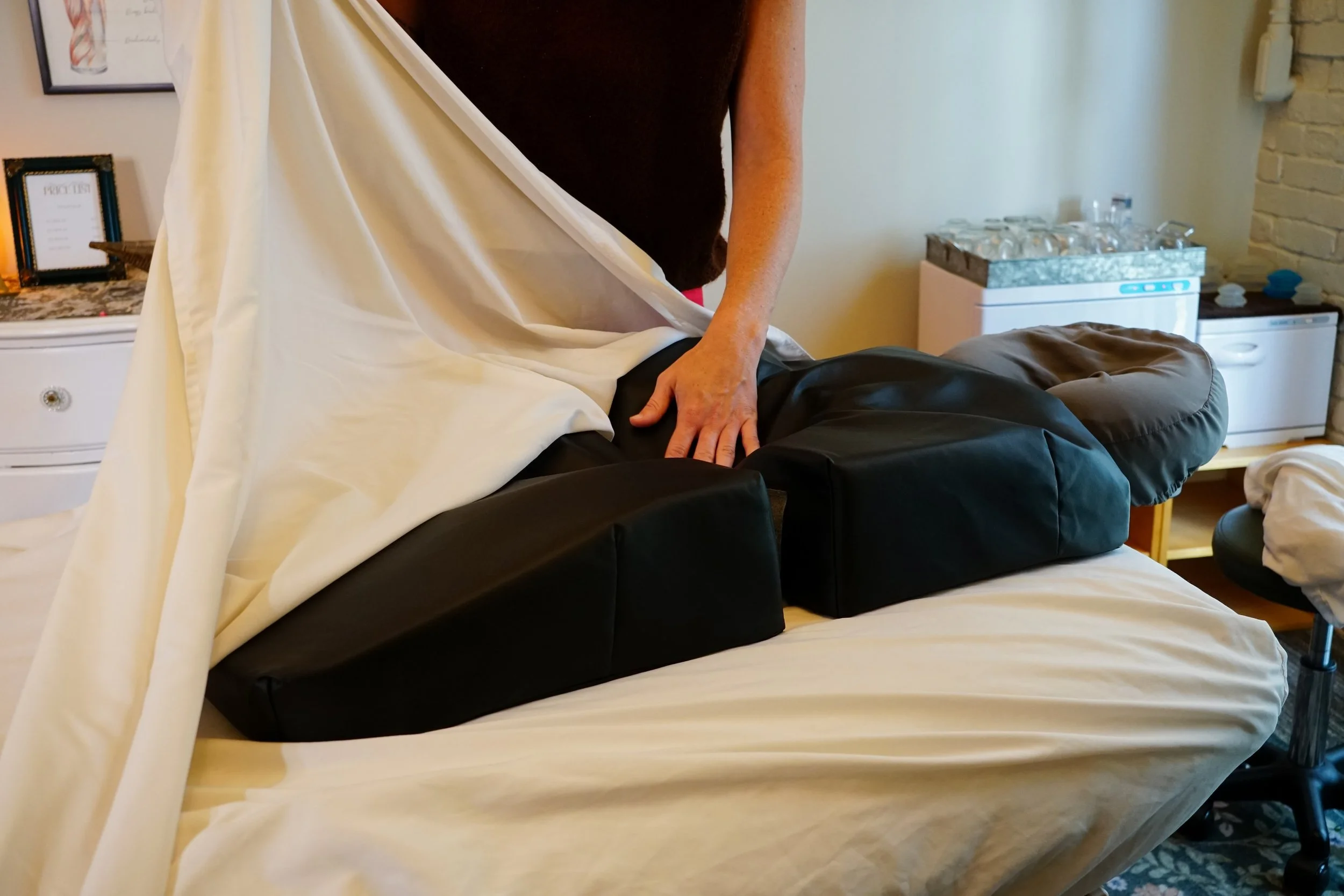 Pregnancy Bolster for massage face down for pregnant women