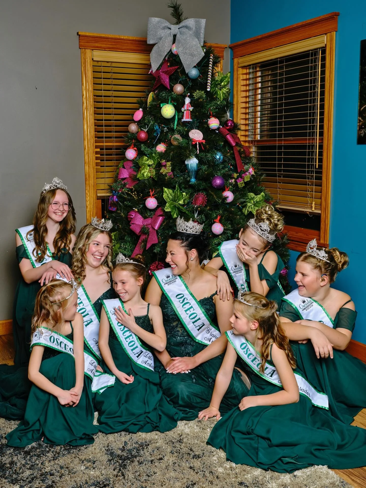 🎄 We wish you a Merry Christmas! We hope you&rsquo;re surrounded by the people who make you smile the most. 
📸: @suzannewynveenphotography