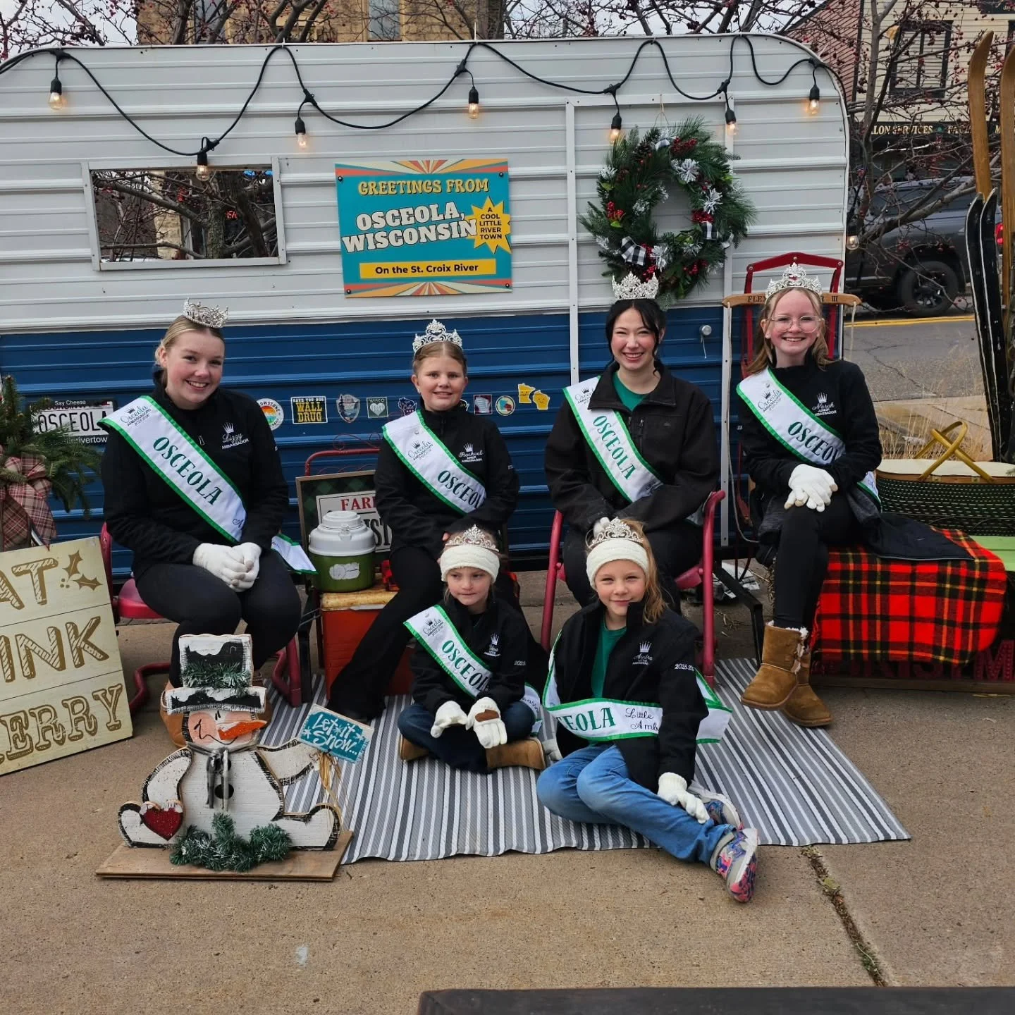 Feeling so grateful for beautiful days and vibrant community! We had so much fun at doe on go and Cambridge parade❤️ 🎄