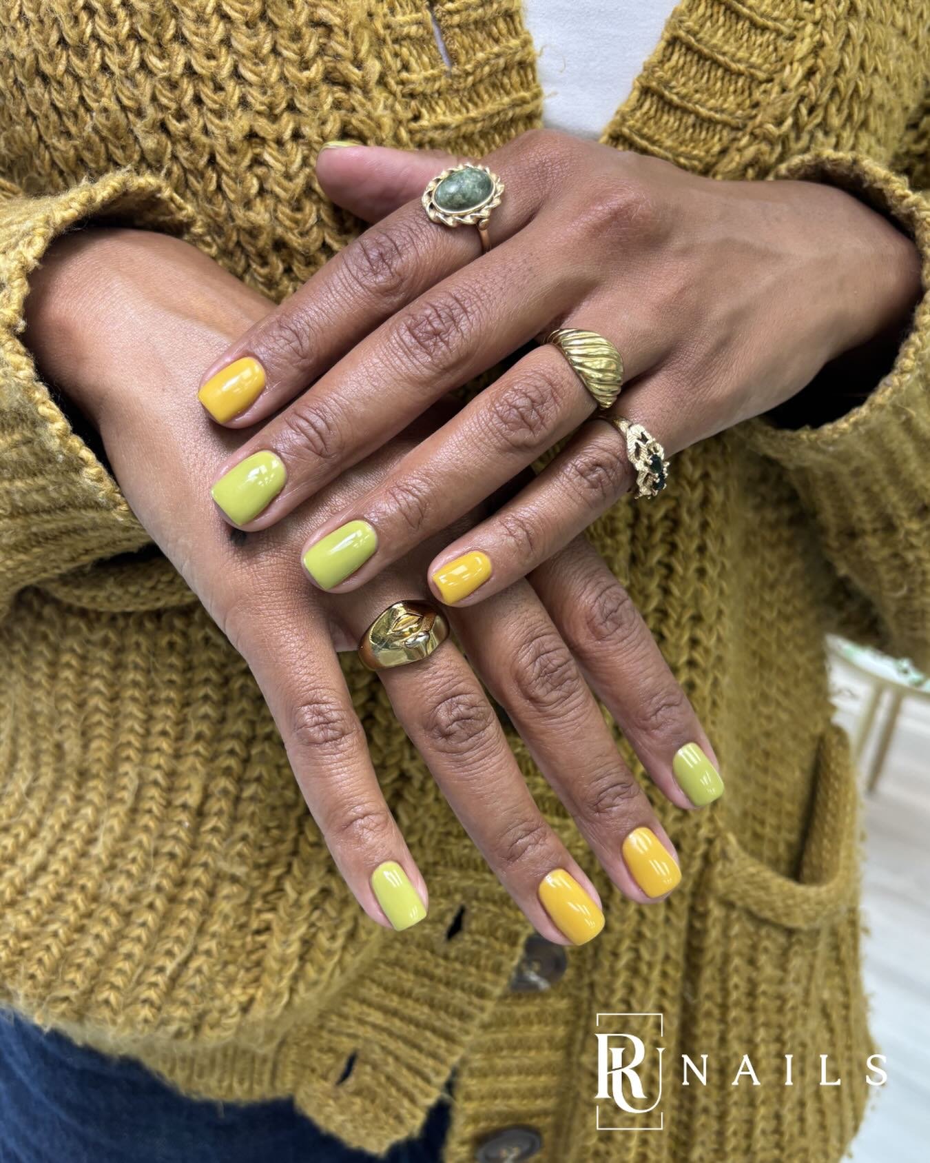 Good mood, good nails. This shade is basically bottled sunshine &mdash; and yes, it looks this good in person.
#runails #yellownails #brightnails #nailart #russianmanicure
